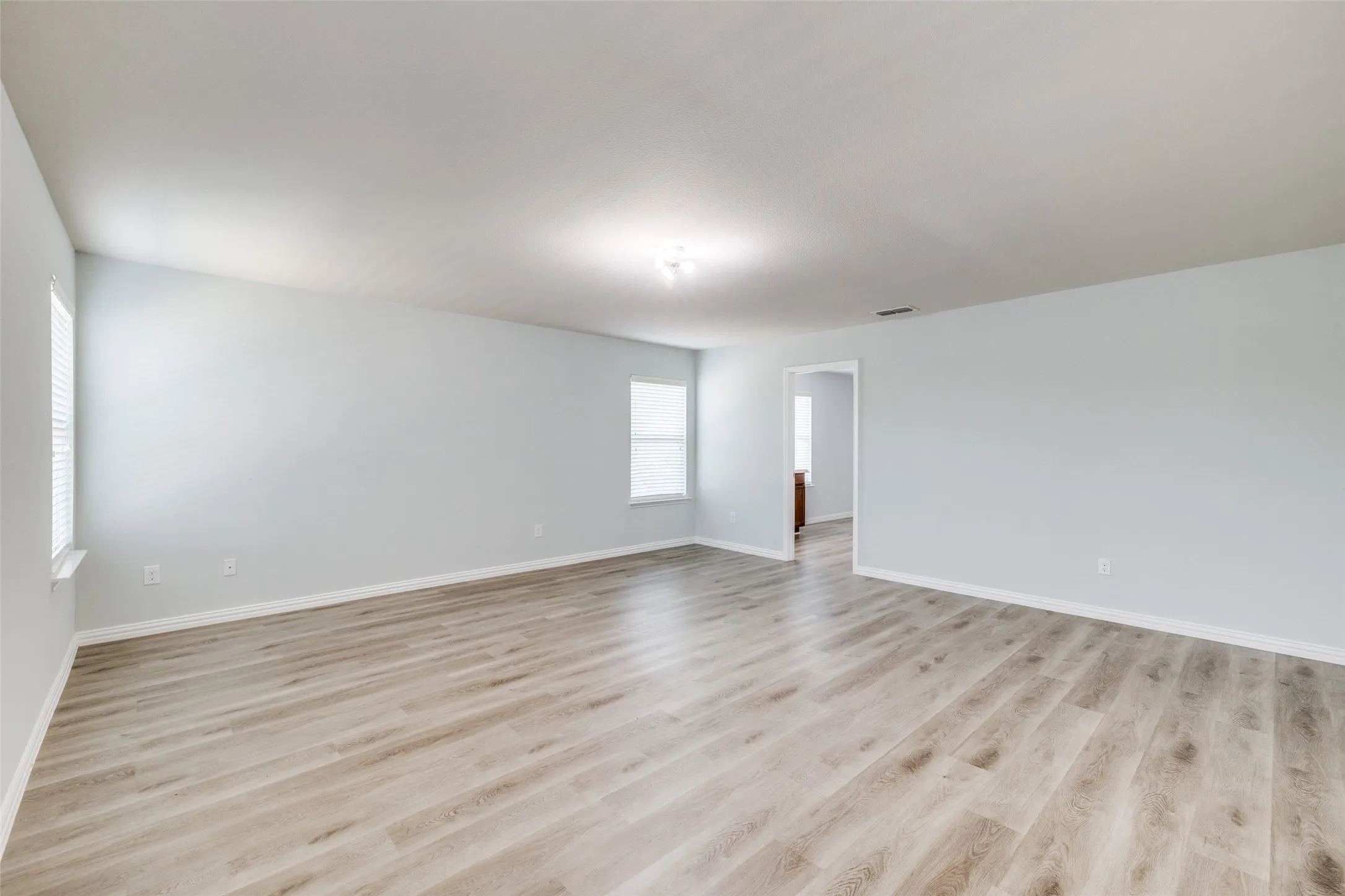 Single Family Residence For Rent in Tarrant County , 915 Penny Royal Court, Arlington, Texas 76002, 4 Bedroom, 3 Bathroom, 2 Garage spaces, 3,012 Sqft, built in 2013, mls#21316462, Real Estate Agent in Arlington, Homes For Rent in Tarrant county, Homes For Rent in Arlington, Realtor in Arlington Texas, Real Estate Brokerage Independent Realty Texas, Luminita Cordes Realtor