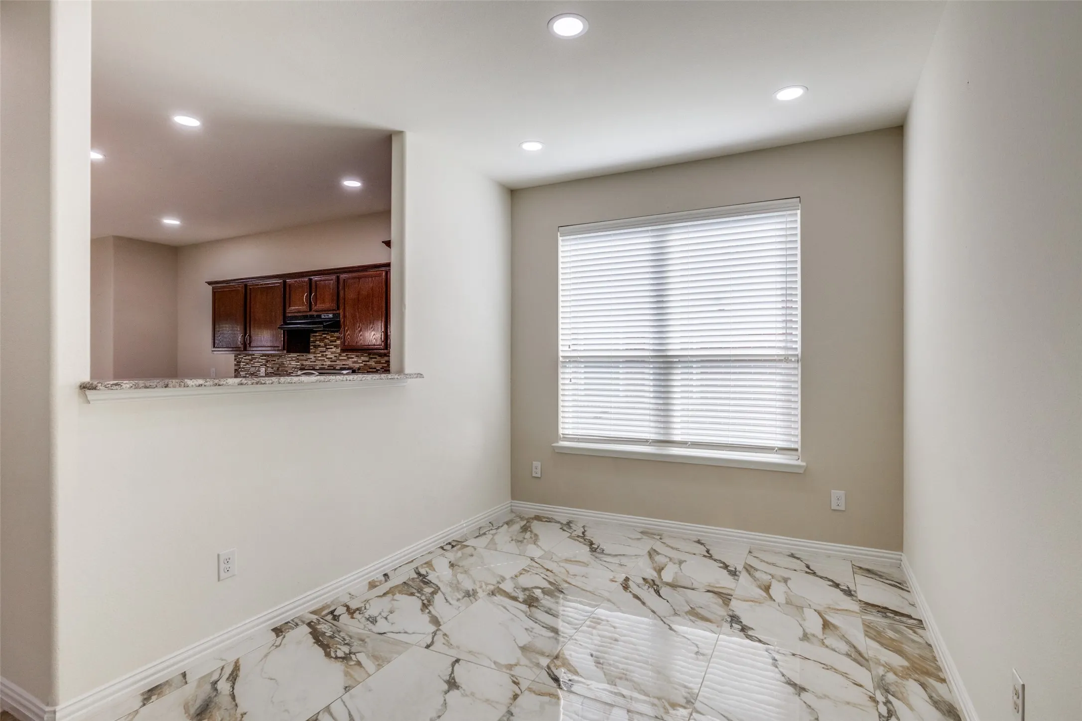 Single Family Residence For Rent in Tarrant County , 915 Penny Royal Court, Arlington, Texas 76002, 4 Bedroom, 3 Bathroom, 2 Garage spaces, 3,012 Sqft, built in 2013, mls#21316462, Real Estate Agent in Arlington, Homes For Rent in Tarrant county, Homes For Rent in Arlington, Realtor in Arlington Texas, Real Estate Brokerage Independent Realty Texas, Luminita Cordes Realtor