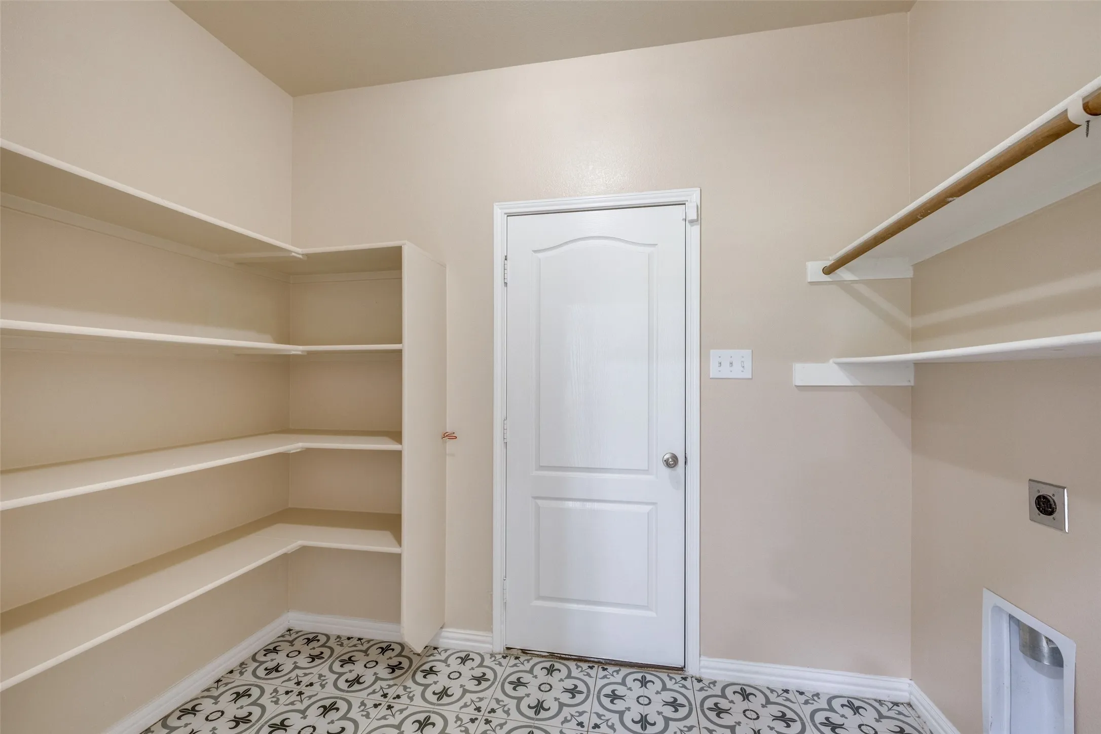 Single Family Residence For Rent in Tarrant County , 915 Penny Royal Court, Arlington, Texas 76002, 4 Bedroom, 3 Bathroom, 2 Garage spaces, 3,012 Sqft, built in 2013, mls#21316462, Real Estate Agent in Arlington, Homes For Rent in Tarrant county, Homes For Rent in Arlington, Realtor in Arlington Texas, Real Estate Brokerage Independent Realty Texas, Luminita Cordes Realtor