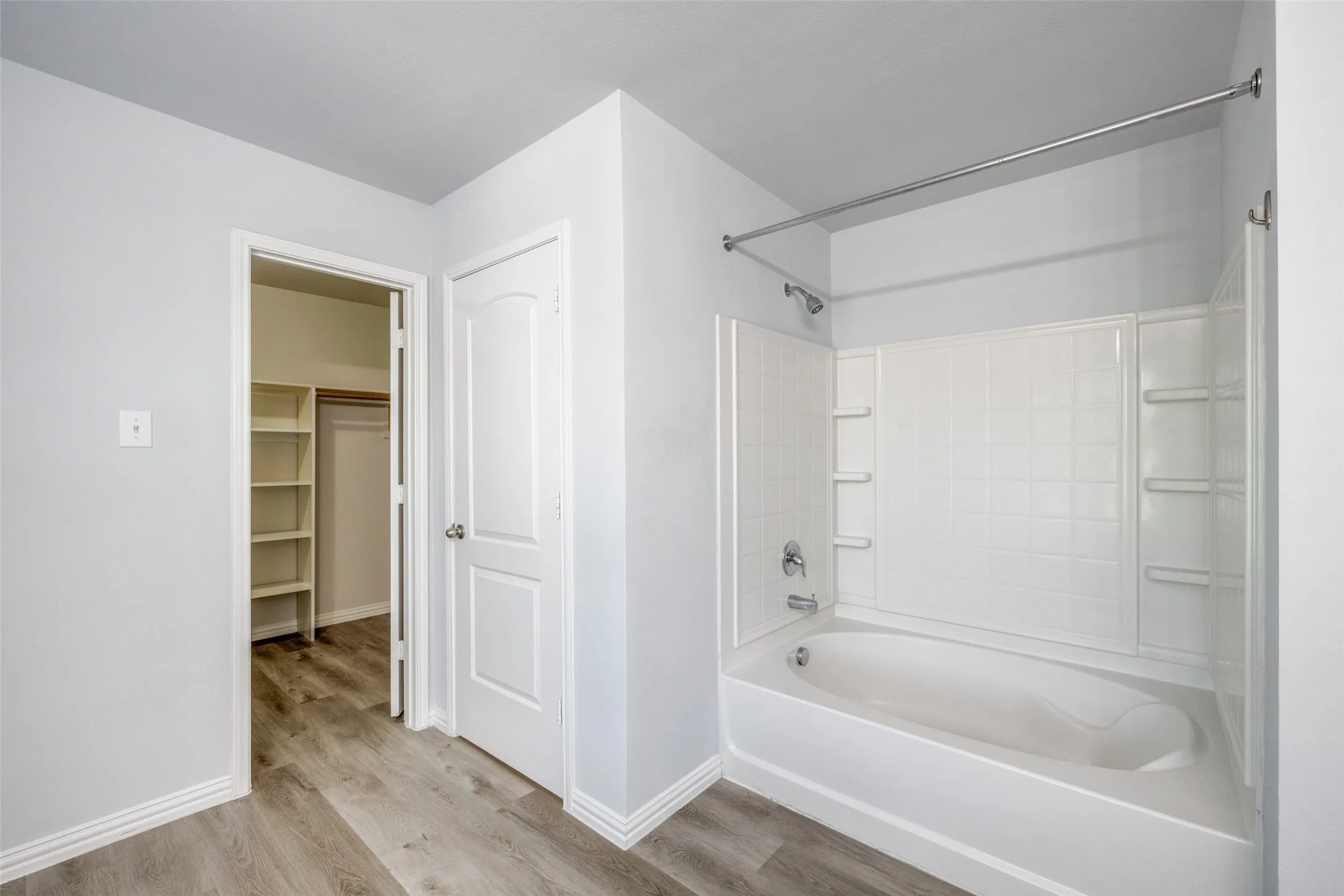 Single Family Residence For Rent in Tarrant County , 915 Penny Royal Court, Arlington, Texas 76002, 4 Bedroom, 3 Bathroom, 2 Garage spaces, 3,012 Sqft, built in 2013, mls#21316462, Real Estate Agent in Arlington, Homes For Rent in Tarrant county, Homes For Rent in Arlington, Realtor in Arlington Texas, Real Estate Brokerage Independent Realty Texas, Luminita Cordes Realtor