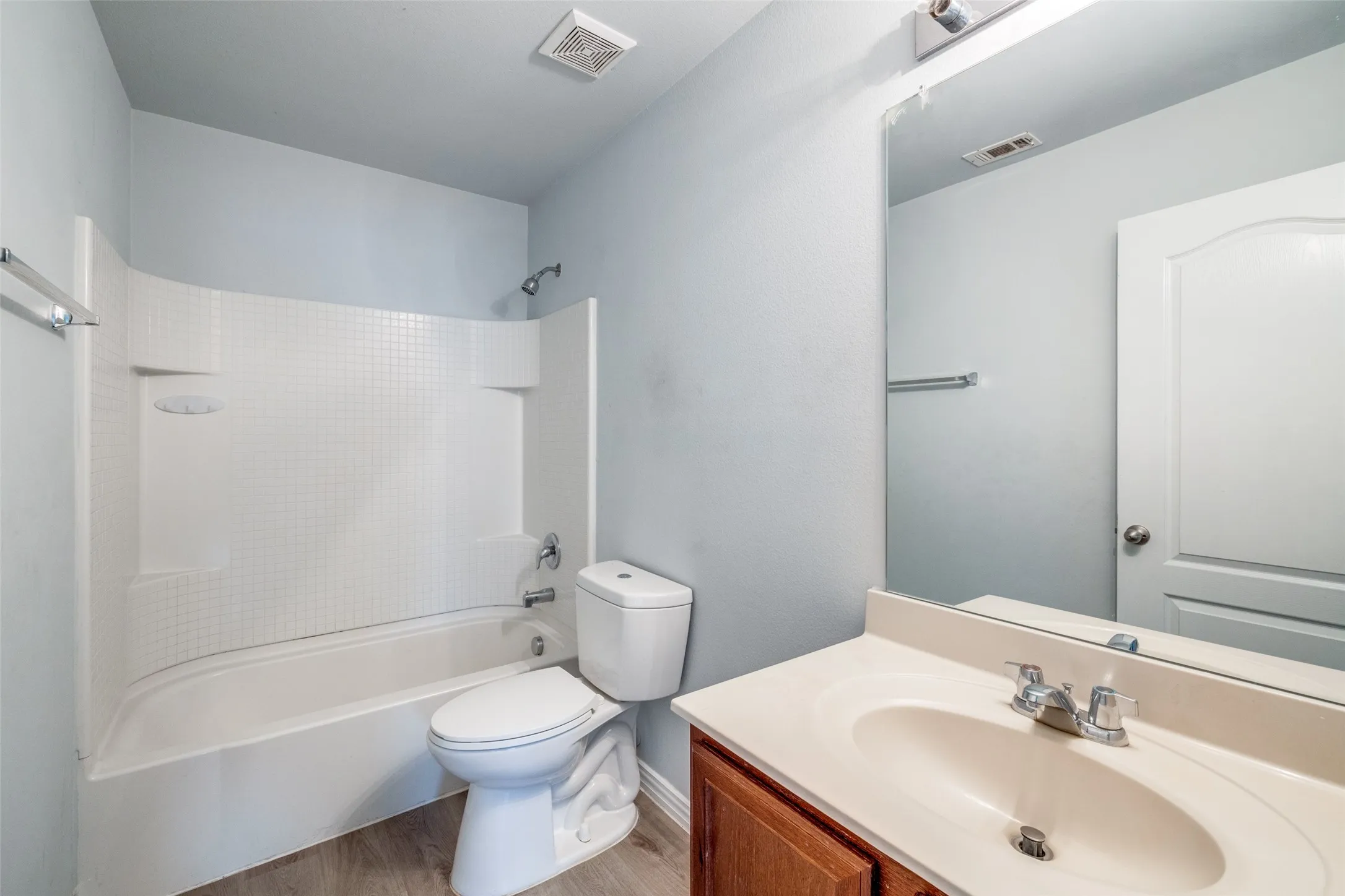 Single Family Residence For Rent in Tarrant County , 915 Penny Royal Court, Arlington, Texas 76002, 4 Bedroom, 3 Bathroom, 2 Garage spaces, 3,012 Sqft, built in 2013, mls#21316462, Real Estate Agent in Arlington, Homes For Rent in Tarrant county, Homes For Rent in Arlington, Realtor in Arlington Texas, Real Estate Brokerage Independent Realty Texas, Luminita Cordes Realtor