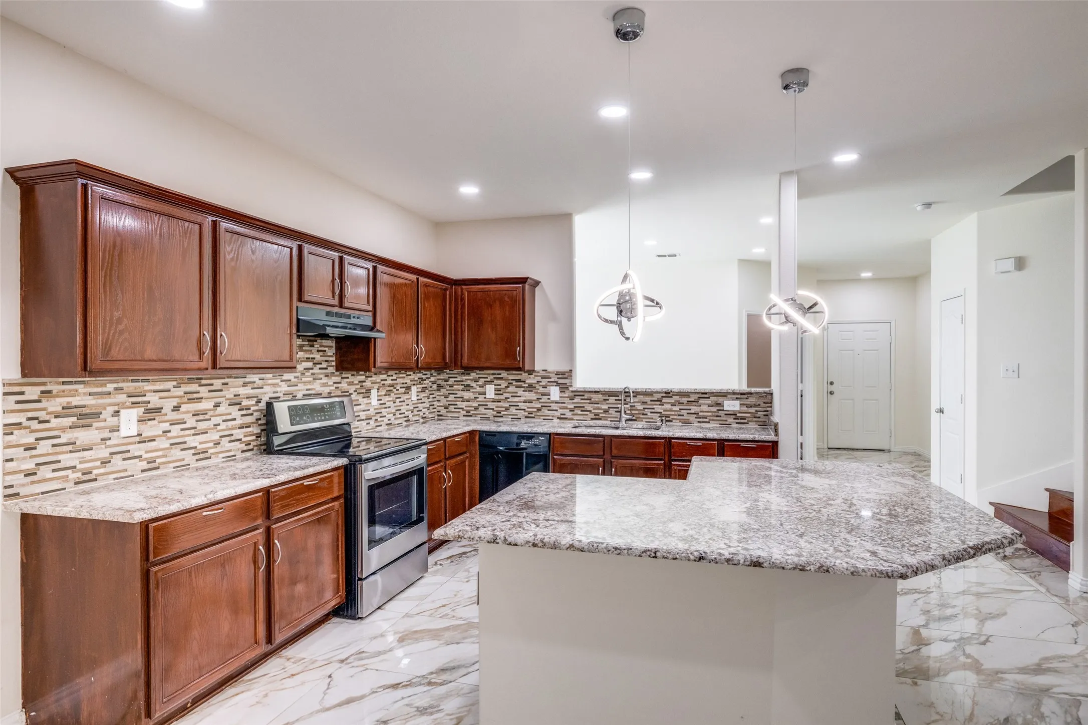 Single Family Residence For Rent in Tarrant County , 915 Penny Royal Court, Arlington, Texas 76002, 4 Bedroom, 3 Bathroom, 2 Garage spaces, 3,012 Sqft, built in 2013, mls#21316462, Real Estate Agent in Arlington, Homes For Rent in Tarrant county, Homes For Rent in Arlington, Realtor in Arlington Texas, Real Estate Brokerage Independent Realty Texas, Luminita Cordes Realtor