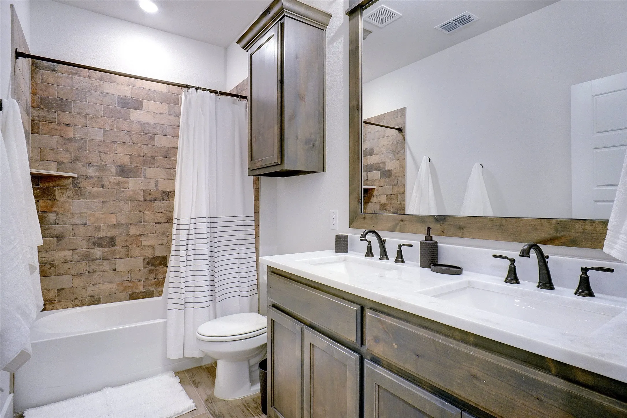 Townhouse For Rent in Tarrant County , 9616 Sullivan Lane, Fort Worth, Texas 76179, 3 Bedroom, 3 Bathroom, 2 Garage spaces, 1,907 Sqft, built in 2023, mls#21316544, Real Estate Agent in Fort Worth, Homes For Rent in Tarrant county, Homes For Rent in Fort Worth, Realtor in Fort Worth Texas, Real Estate Brokerage Independent Realty Texas, Luminita Cordes Realtor