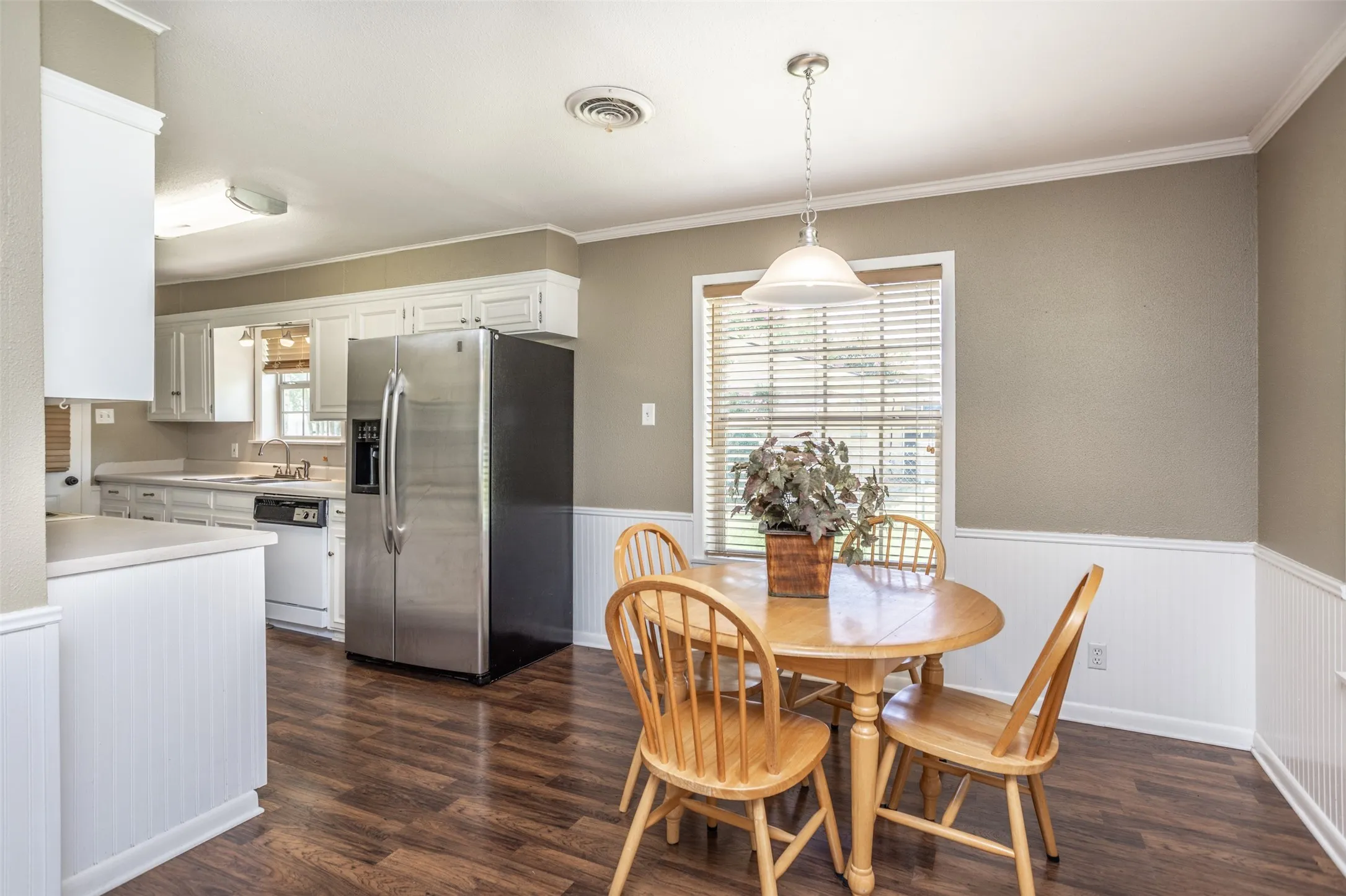 Single Family Residence For Sale in Cooke County , 2005 Maplewood Drive, Gainesville, Texas 76240, 3 Bedroom, 2 Bathroom, 2 Garage spaces, 1,618 Sqft, built in 1970, mls#21316264, Real Estate Agent in Gainesville, Homes For Sale in Cooke county, Homes For Sale in Gainesville, Realtor in Gainesville Texas, Real Estate Brokerage Independent Realty Texas, Luminita Cordes Realtor