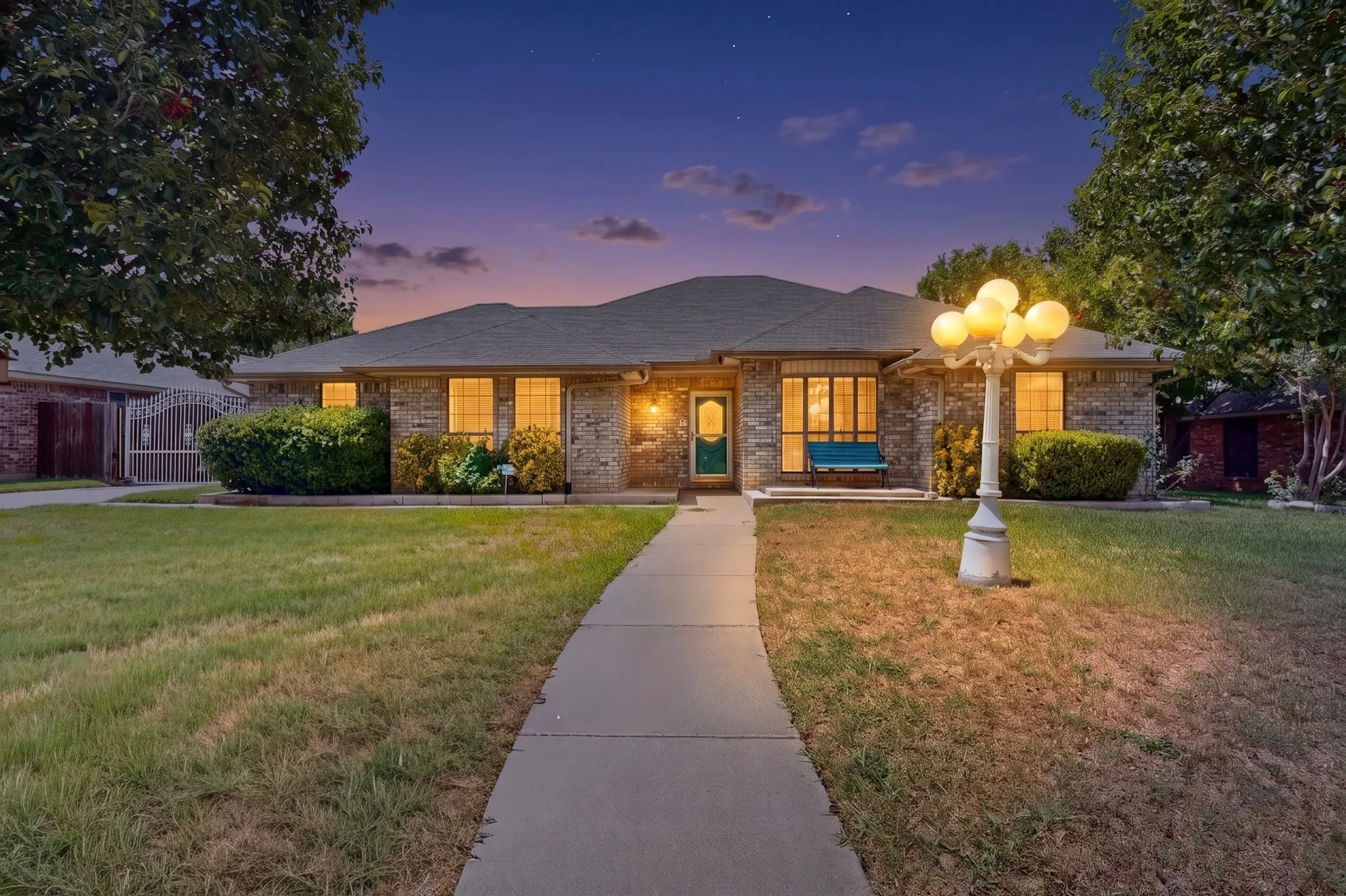 Single Family Residence For Sale in Tarrant County , 137 Brushy Mound Road, Burleson, Texas 76028, 3 Bedroom, 2 Bathroom, 2 Garage spaces, 2,356 Sqft, built in 1986, mls#21316973, Real Estate Agent in Burleson, Homes For Sale in Tarrant county, Homes For Sale in Burleson, Realtor in Burleson Texas, Real Estate Brokerage Independent Realty Texas, Luminita Cordes Realtor