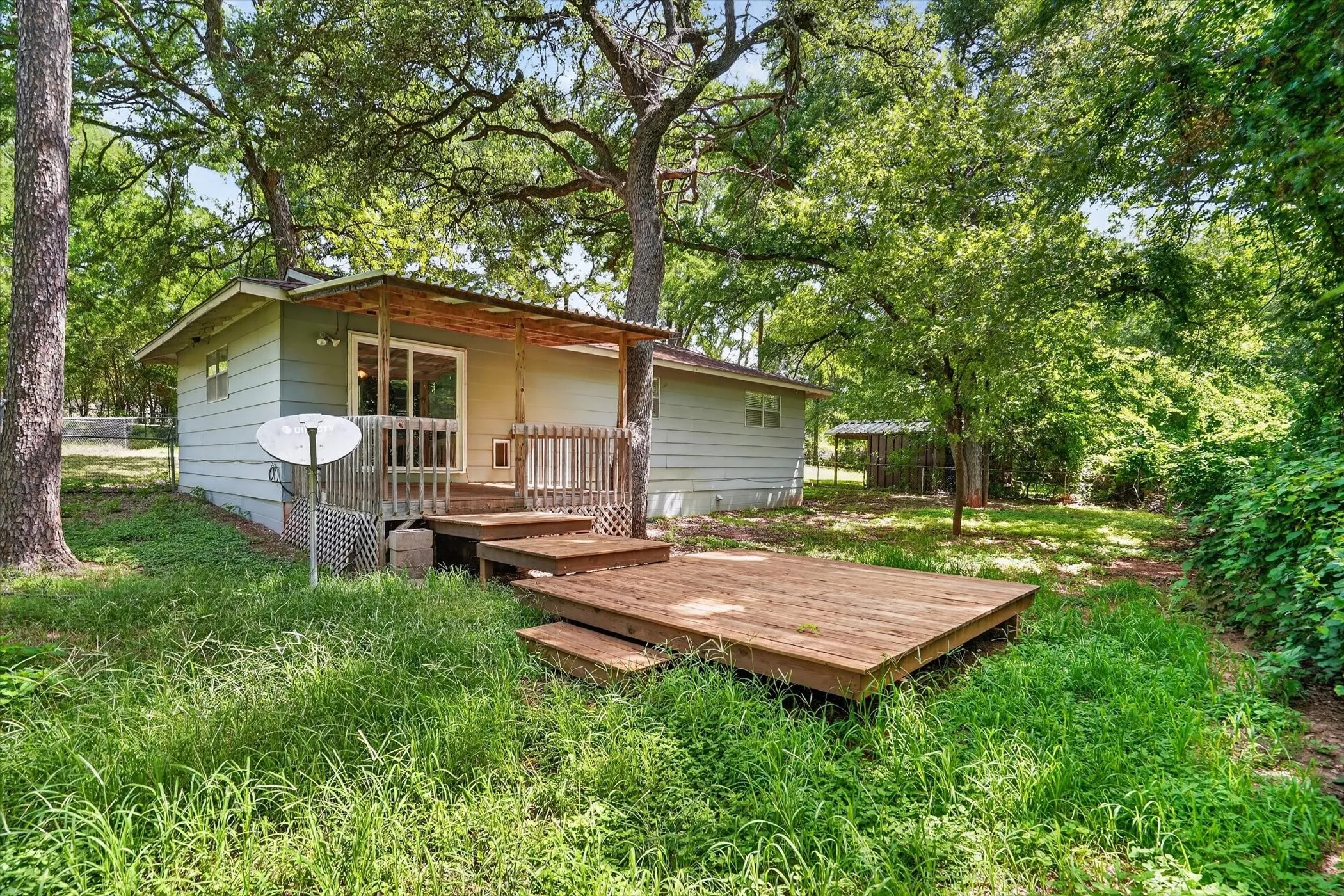 Single Family Residence For Sale in Hood County , 427 Whippoorwill Drive, Granbury, Texas 76049, 2 Bedroom, 1 Bathroom, Garage spaces, 1,056 Sqft, built in 1978, mls#21313903, Real Estate Agent in Granbury, Homes For Sale in Hood county, Homes For Sale in Granbury, Realtor in Granbury Texas, Real Estate Brokerage Independent Realty Texas, Luminita Cordes Realtor