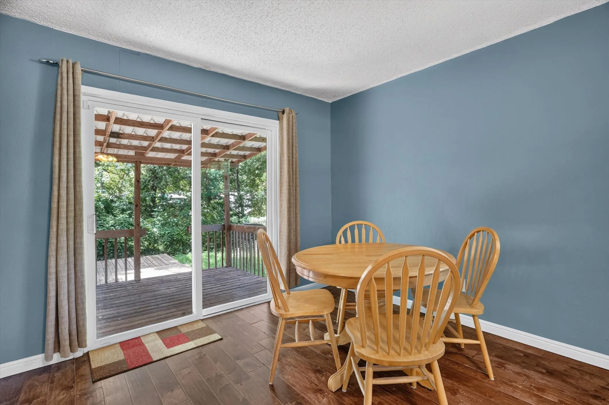 Single Family Residence For Sale in Hood County , 427 Whippoorwill Drive, Granbury, Texas 76049, 2 Bedroom, 1 Bathroom, Garage spaces, 1,056 Sqft, built in 1978, mls#21313903, Real Estate Agent in Granbury, Homes For Sale in Hood county, Homes For Sale in Granbury, Realtor in Granbury Texas, Real Estate Brokerage Independent Realty Texas, Luminita Cordes Realtor