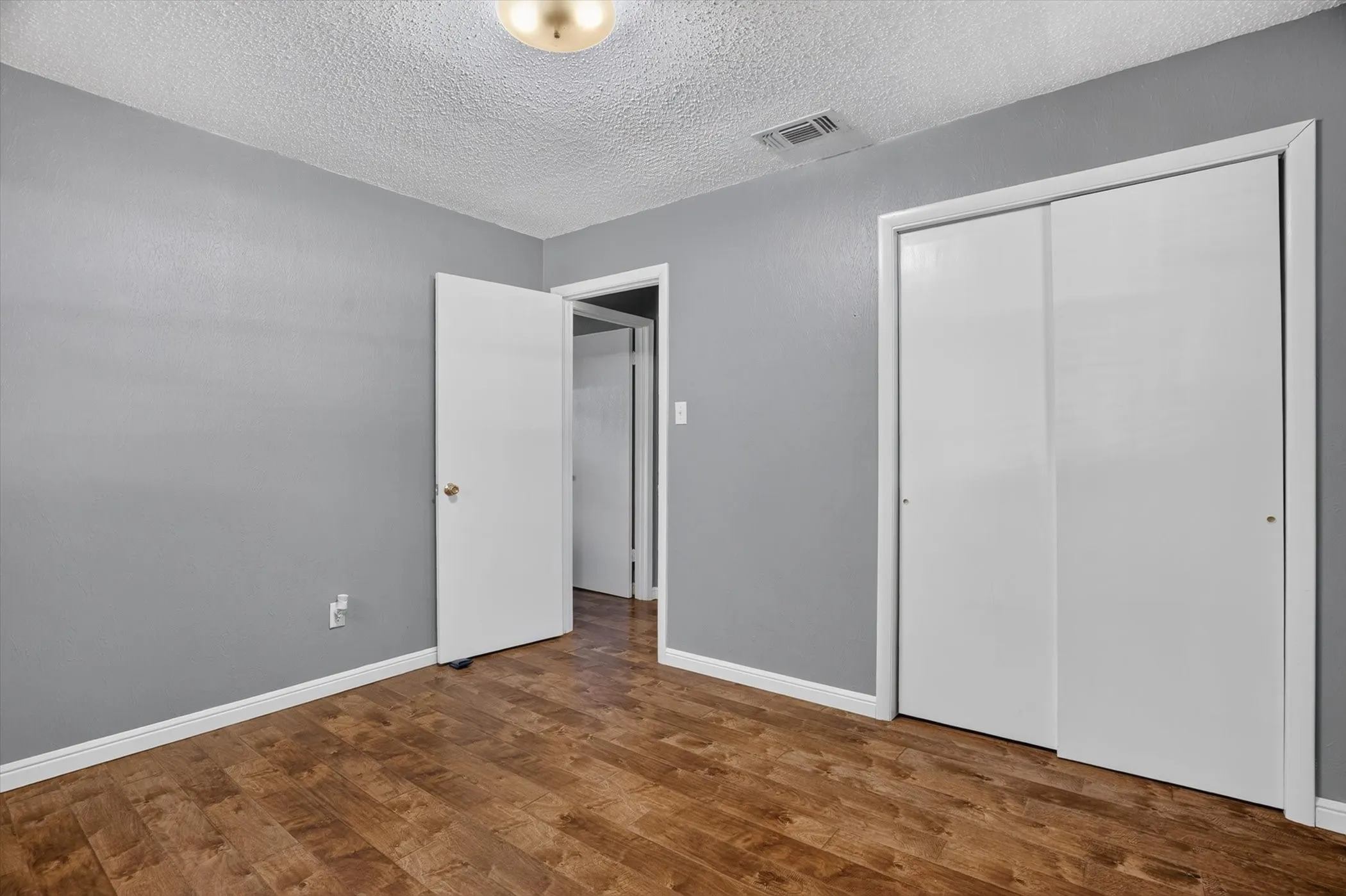Single Family Residence For Sale in Hood County , 427 Whippoorwill Drive, Granbury, Texas 76049, 2 Bedroom, 1 Bathroom, Garage spaces, 1,056 Sqft, built in 1978, mls#21313903, Real Estate Agent in Granbury, Homes For Sale in Hood county, Homes For Sale in Granbury, Realtor in Granbury Texas, Real Estate Brokerage Independent Realty Texas, Luminita Cordes Realtor