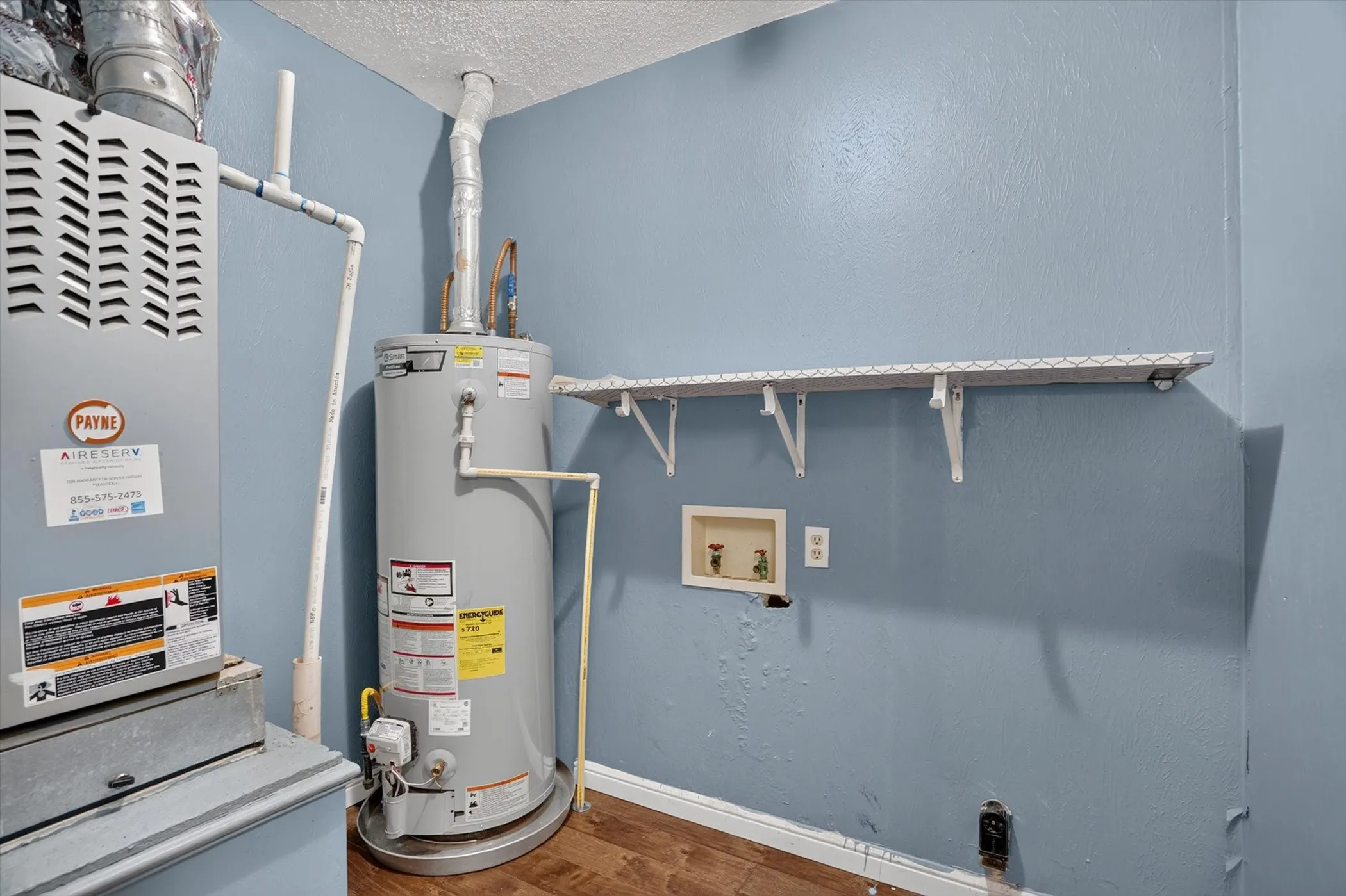 Single Family Residence For Sale in Hood County , 427 Whippoorwill Drive, Granbury, Texas 76049, 2 Bedroom, 1 Bathroom, Garage spaces, 1,056 Sqft, built in 1978, mls#21313903, Real Estate Agent in Granbury, Homes For Sale in Hood county, Homes For Sale in Granbury, Realtor in Granbury Texas, Real Estate Brokerage Independent Realty Texas, Luminita Cordes Realtor