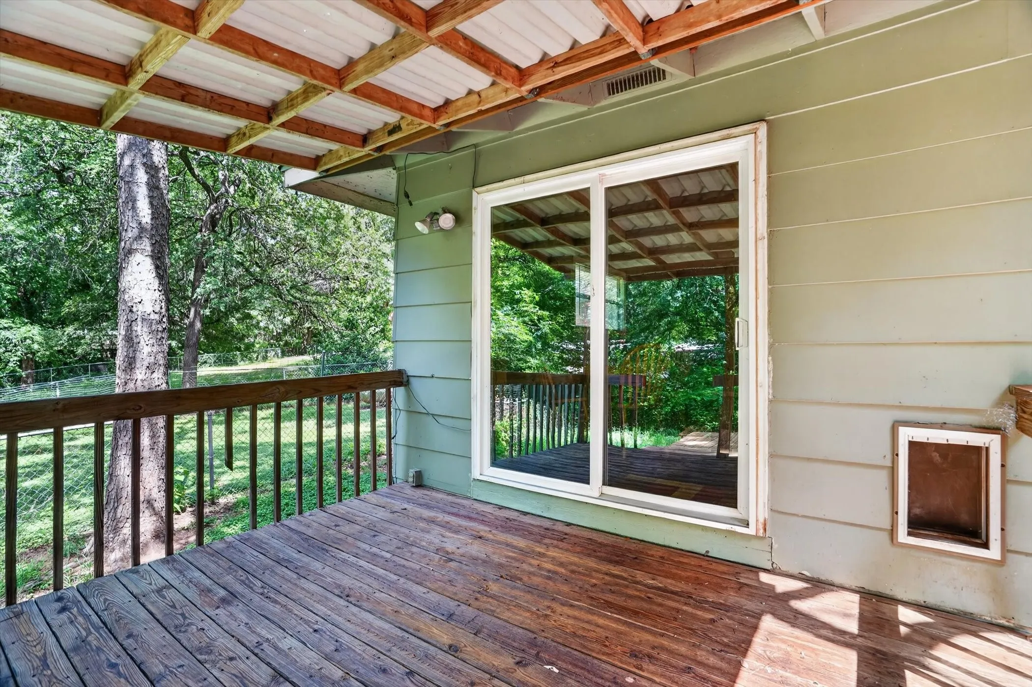 Single Family Residence For Sale in Hood County , 427 Whippoorwill Drive, Granbury, Texas 76049, 2 Bedroom, 1 Bathroom, Garage spaces, 1,056 Sqft, built in 1978, mls#21313903, Real Estate Agent in Granbury, Homes For Sale in Hood county, Homes For Sale in Granbury, Realtor in Granbury Texas, Real Estate Brokerage Independent Realty Texas, Luminita Cordes Realtor