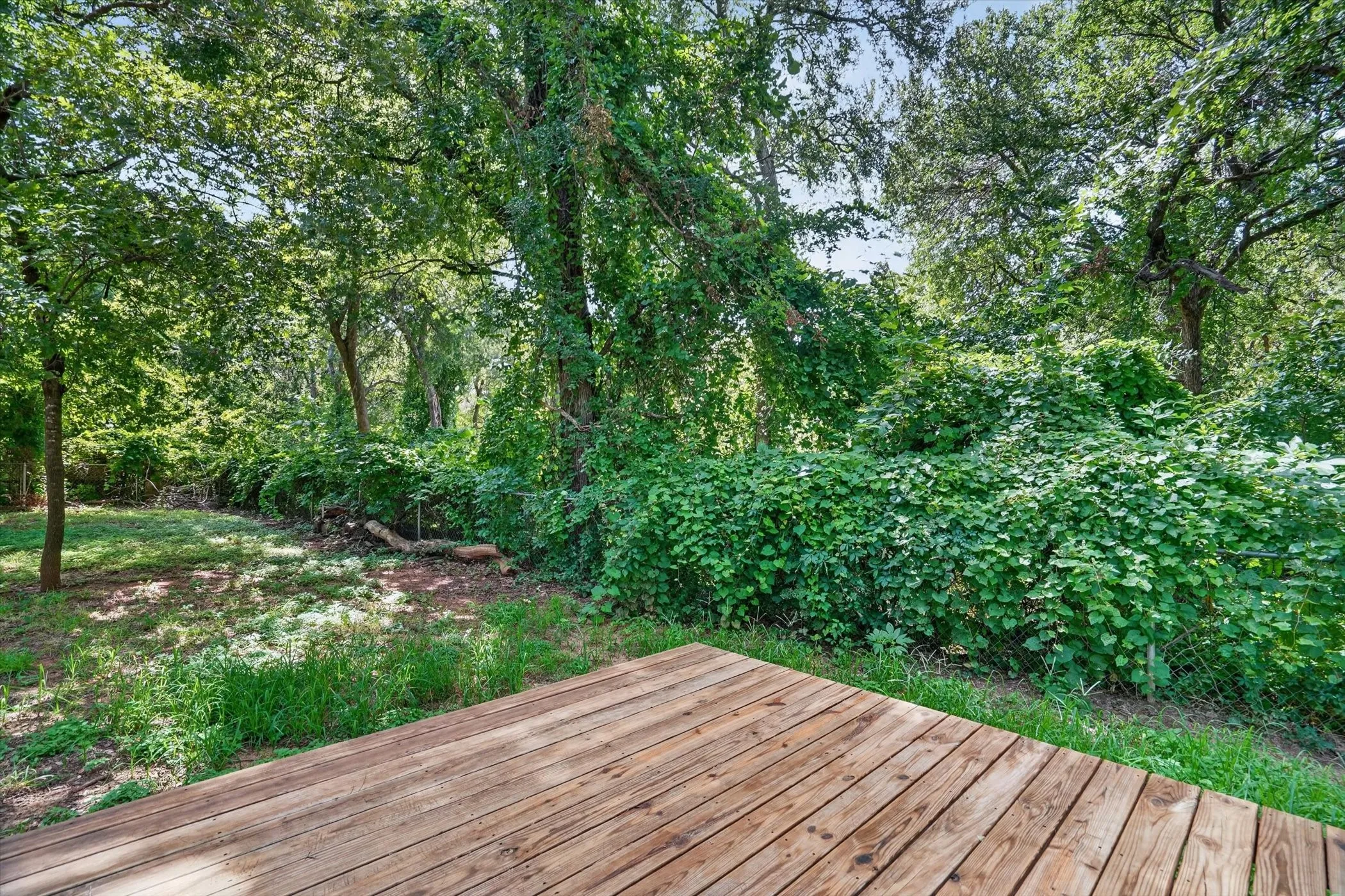 Single Family Residence For Sale in Hood County , 427 Whippoorwill Drive, Granbury, Texas 76049, 2 Bedroom, 1 Bathroom, Garage spaces, 1,056 Sqft, built in 1978, mls#21313903, Real Estate Agent in Granbury, Homes For Sale in Hood county, Homes For Sale in Granbury, Realtor in Granbury Texas, Real Estate Brokerage Independent Realty Texas, Luminita Cordes Realtor