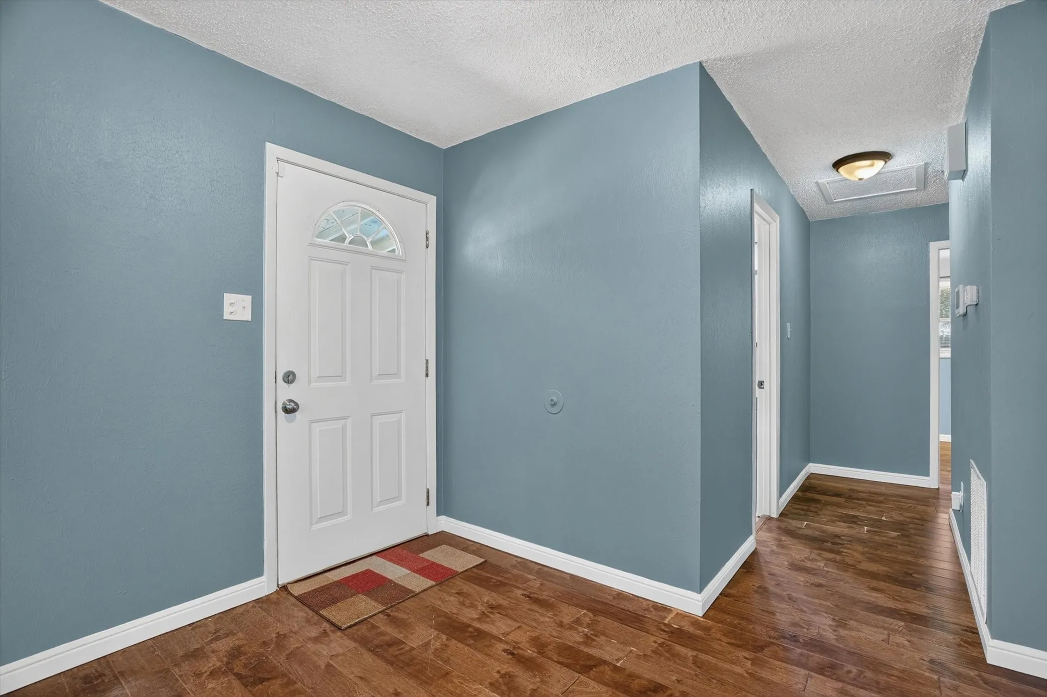 Single Family Residence For Sale in Hood County , 427 Whippoorwill Drive, Granbury, Texas 76049, 2 Bedroom, 1 Bathroom, Garage spaces, 1,056 Sqft, built in 1978, mls#21313903, Real Estate Agent in Granbury, Homes For Sale in Hood county, Homes For Sale in Granbury, Realtor in Granbury Texas, Real Estate Brokerage Independent Realty Texas, Luminita Cordes Realtor