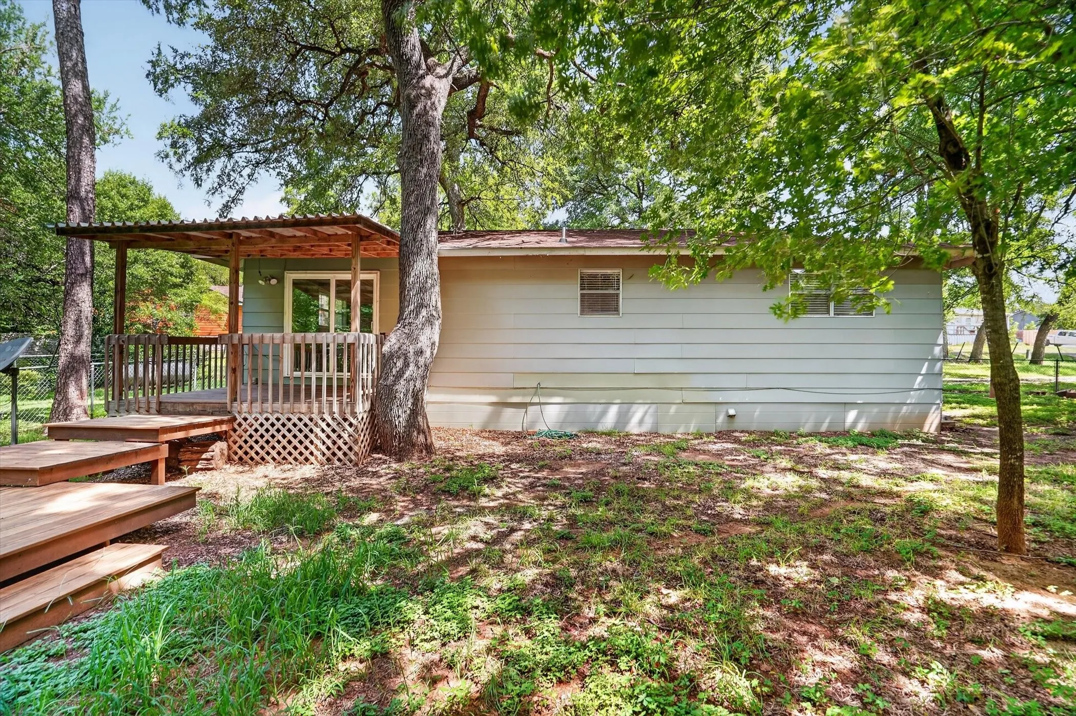 Single Family Residence For Sale in Hood County , 427 Whippoorwill Drive, Granbury, Texas 76049, 2 Bedroom, 1 Bathroom, Garage spaces, 1,056 Sqft, built in 1978, mls#21313903, Real Estate Agent in Granbury, Homes For Sale in Hood county, Homes For Sale in Granbury, Realtor in Granbury Texas, Real Estate Brokerage Independent Realty Texas, Luminita Cordes Realtor