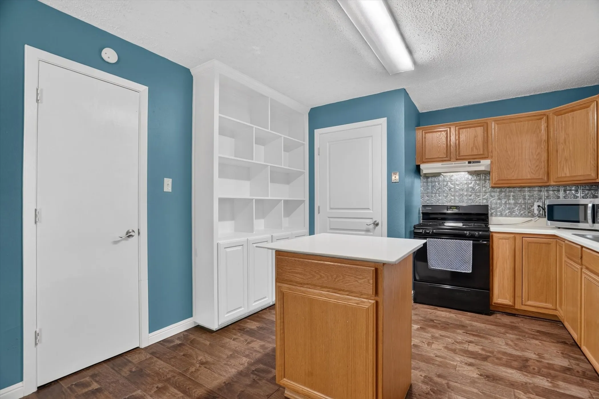 Single Family Residence For Sale in Hood County , 427 Whippoorwill Drive, Granbury, Texas 76049, 2 Bedroom, 1 Bathroom, Garage spaces, 1,056 Sqft, built in 1978, mls#21313903, Real Estate Agent in Granbury, Homes For Sale in Hood county, Homes For Sale in Granbury, Realtor in Granbury Texas, Real Estate Brokerage Independent Realty Texas, Luminita Cordes Realtor