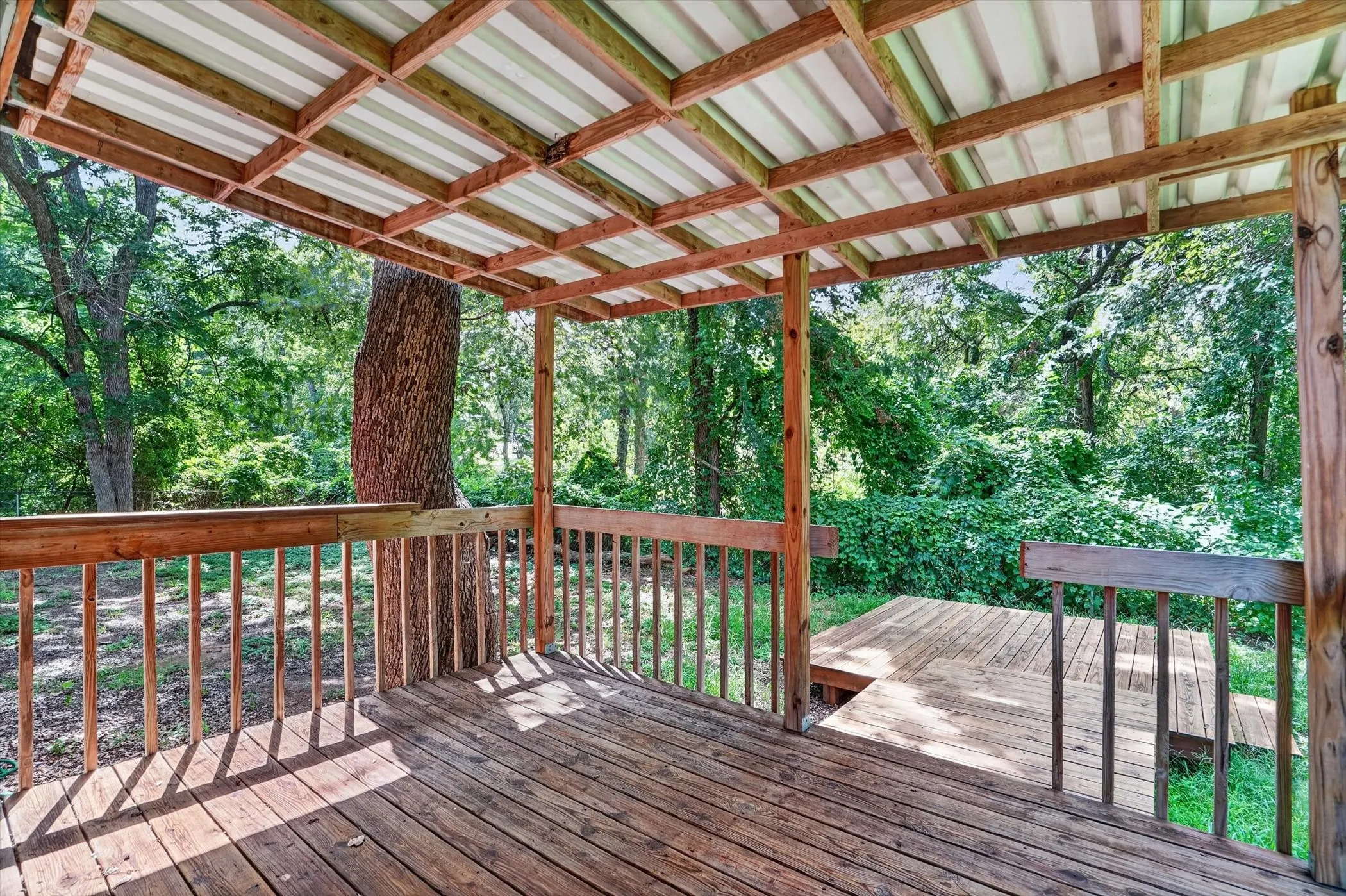 Single Family Residence For Sale in Hood County , 427 Whippoorwill Drive, Granbury, Texas 76049, 2 Bedroom, 1 Bathroom, Garage spaces, 1,056 Sqft, built in 1978, mls#21313903, Real Estate Agent in Granbury, Homes For Sale in Hood county, Homes For Sale in Granbury, Realtor in Granbury Texas, Real Estate Brokerage Independent Realty Texas, Luminita Cordes Realtor