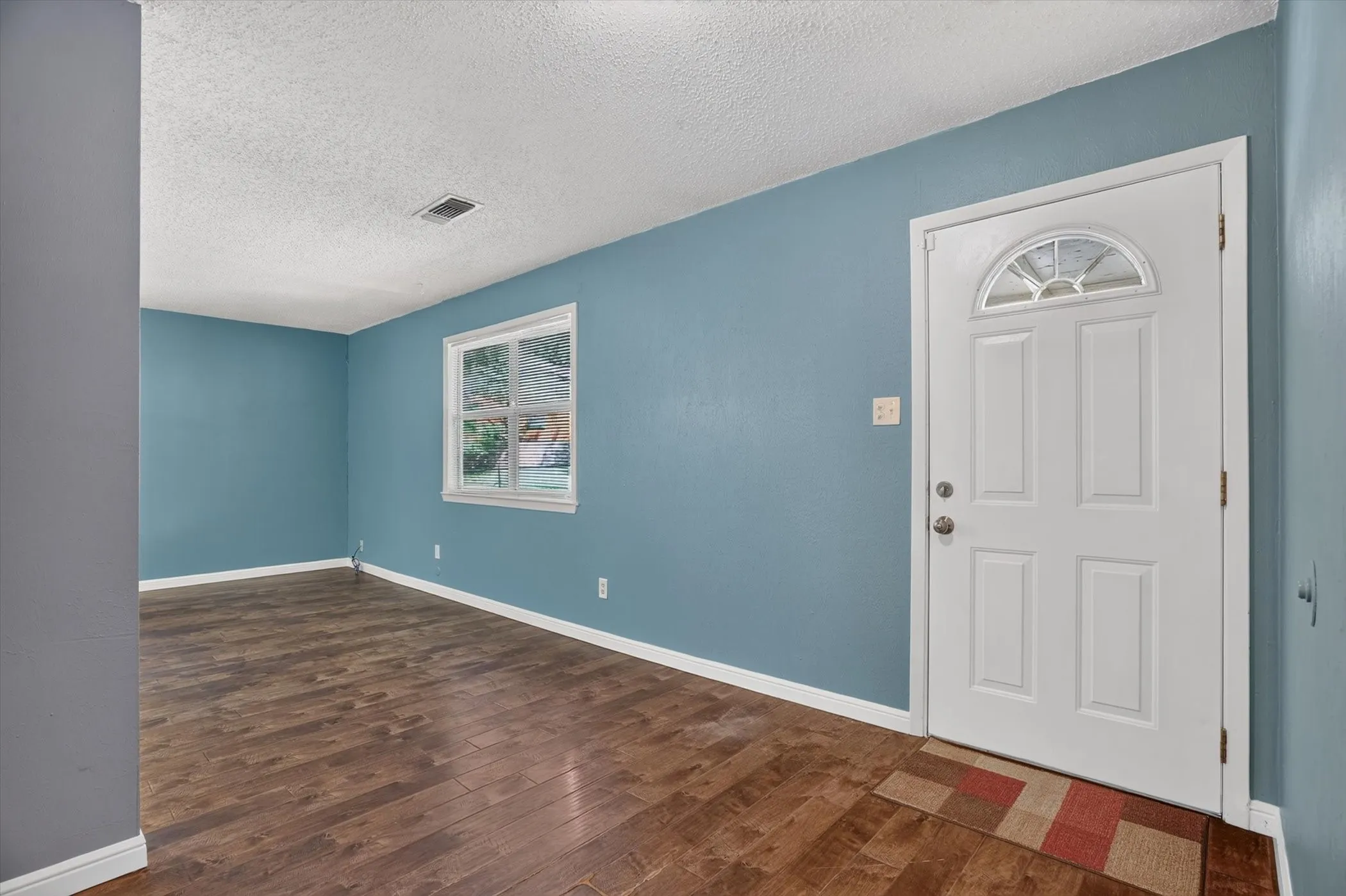 Single Family Residence For Sale in Hood County , 427 Whippoorwill Drive, Granbury, Texas 76049, 2 Bedroom, 1 Bathroom, Garage spaces, 1,056 Sqft, built in 1978, mls#21313903, Real Estate Agent in Granbury, Homes For Sale in Hood county, Homes For Sale in Granbury, Realtor in Granbury Texas, Real Estate Brokerage Independent Realty Texas, Luminita Cordes Realtor
