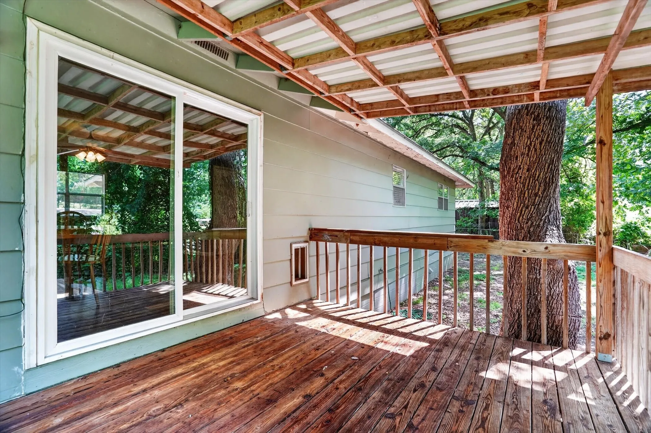 Single Family Residence For Sale in Hood County , 427 Whippoorwill Drive, Granbury, Texas 76049, 2 Bedroom, 1 Bathroom, Garage spaces, 1,056 Sqft, built in 1978, mls#21313903, Real Estate Agent in Granbury, Homes For Sale in Hood county, Homes For Sale in Granbury, Realtor in Granbury Texas, Real Estate Brokerage Independent Realty Texas, Luminita Cordes Realtor