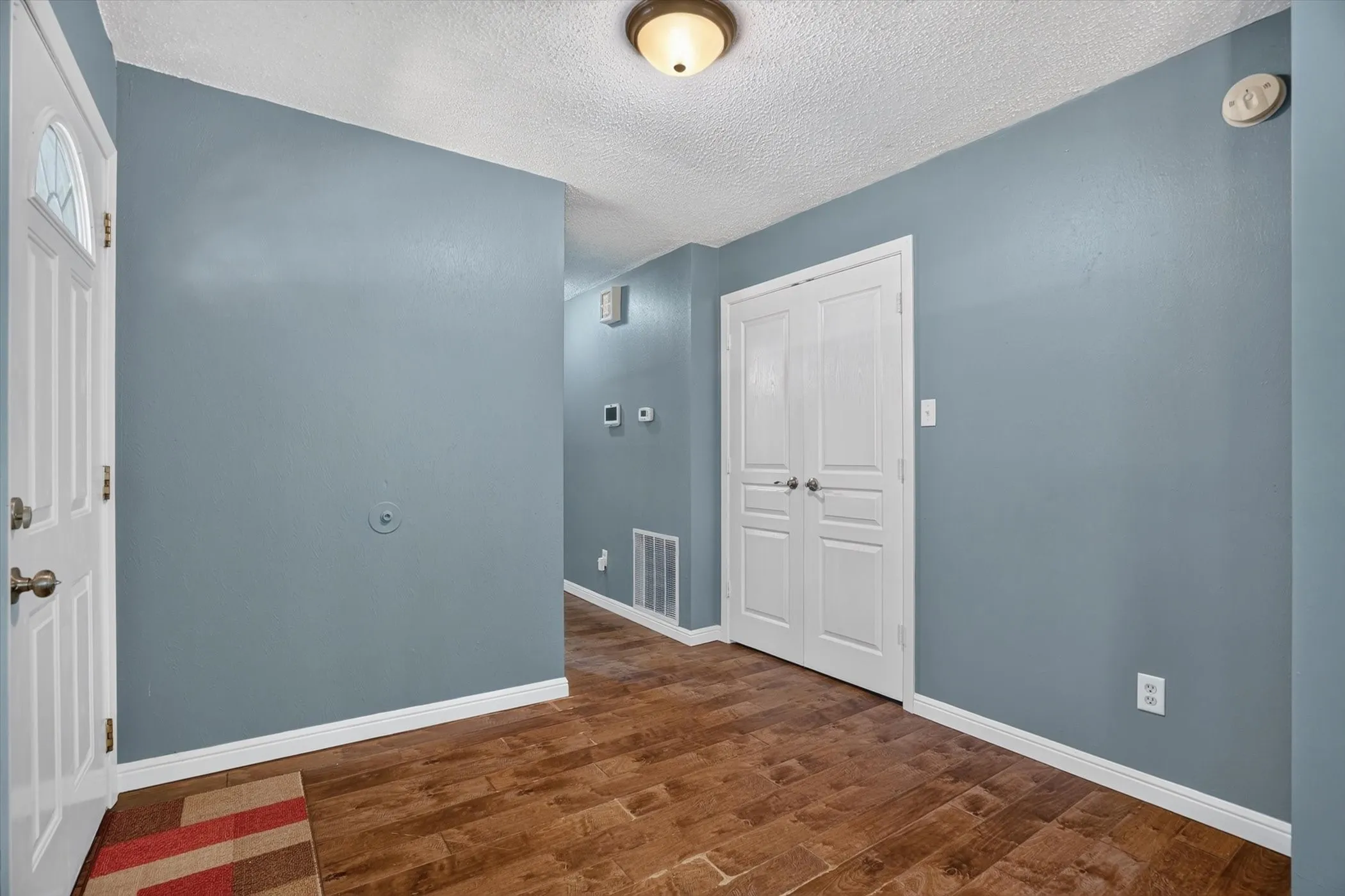 Single Family Residence For Sale in Hood County , 427 Whippoorwill Drive, Granbury, Texas 76049, 2 Bedroom, 1 Bathroom, Garage spaces, 1,056 Sqft, built in 1978, mls#21313903, Real Estate Agent in Granbury, Homes For Sale in Hood county, Homes For Sale in Granbury, Realtor in Granbury Texas, Real Estate Brokerage Independent Realty Texas, Luminita Cordes Realtor