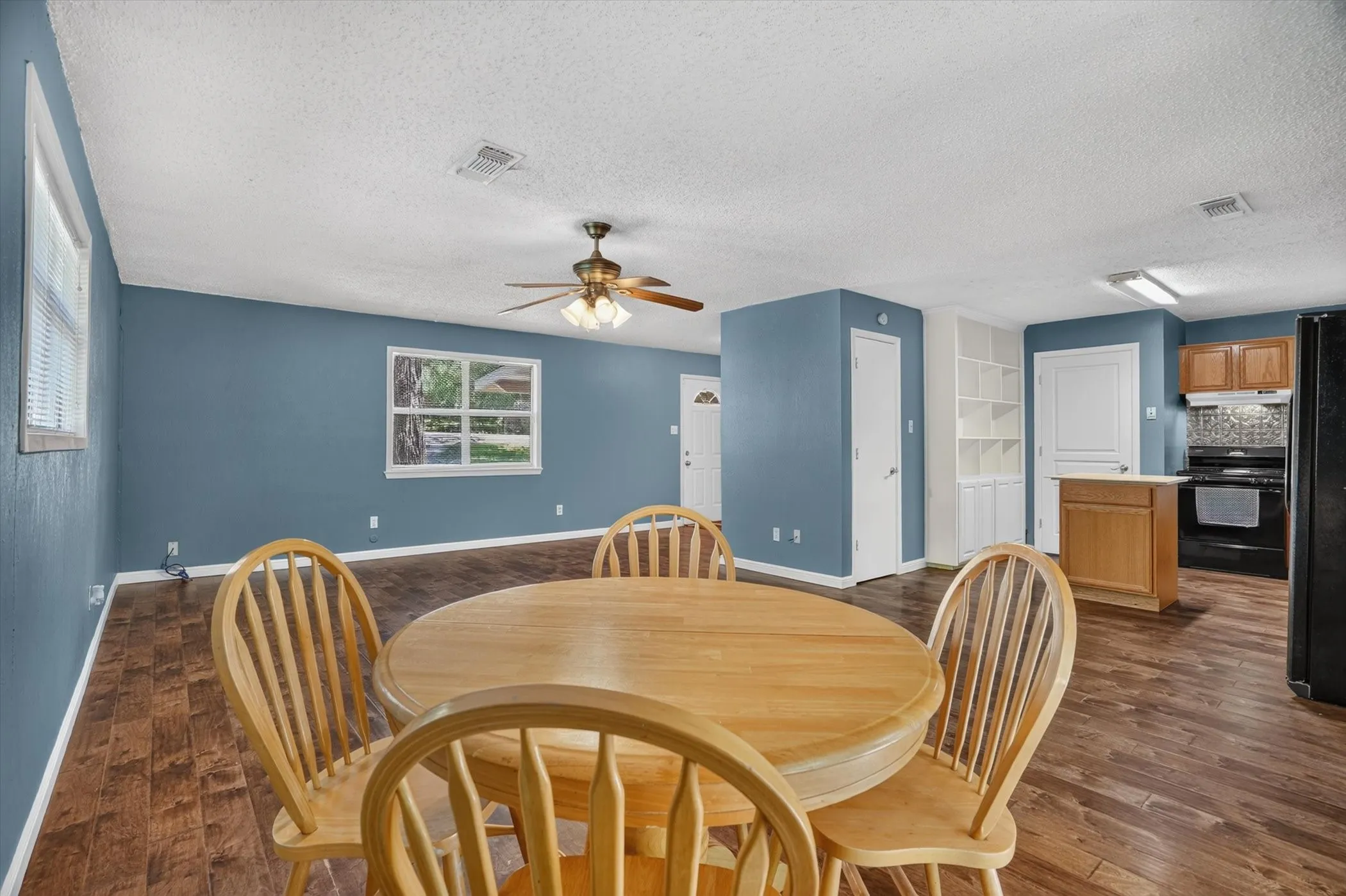 Single Family Residence For Sale in Hood County , 427 Whippoorwill Drive, Granbury, Texas 76049, 2 Bedroom, 1 Bathroom, Garage spaces, 1,056 Sqft, built in 1978, mls#21313903, Real Estate Agent in Granbury, Homes For Sale in Hood county, Homes For Sale in Granbury, Realtor in Granbury Texas, Real Estate Brokerage Independent Realty Texas, Luminita Cordes Realtor