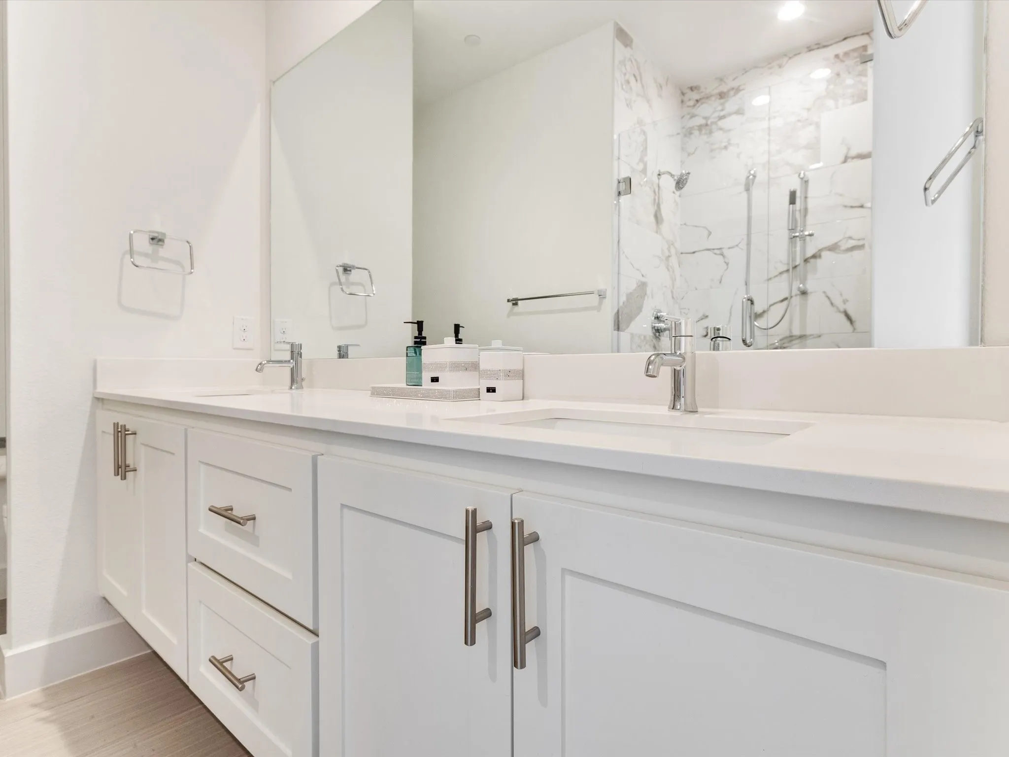 Townhouse For Sale in Dallas County , 5605 Bryan Parkway 104, Dallas, Texas 75206, 2 Bedrooms, 3 Bathrooms, 2 Garage spaces, 1,500 Sqft, built in 2019, Price $439,900, mls#21316996, Real Estate Agent in Dallas, Homes For Sale in Dallas county, Homes For Sale in Dallas, Realtor in Dallas Texas, Real Estate Brokerage Independent Realty Texas, Luminita Cordes Realtor