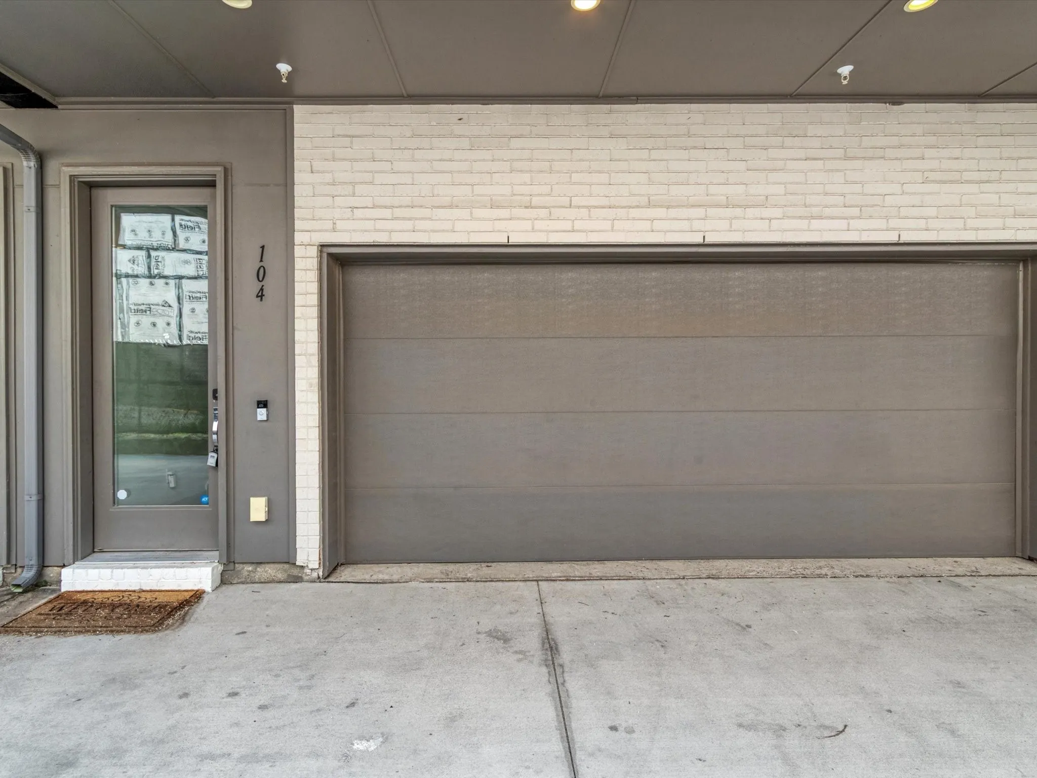 Townhouse For Sale in Dallas County , 5605 Bryan Parkway 104, Dallas, Texas 75206, 2 Bedrooms, 3 Bathrooms, 2 Garage spaces, 1,500 Sqft, built in 2019, Price $439,900, mls#21316996, Real Estate Agent in Dallas, Homes For Sale in Dallas county, Homes For Sale in Dallas, Realtor in Dallas Texas, Real Estate Brokerage Independent Realty Texas, Luminita Cordes Realtor