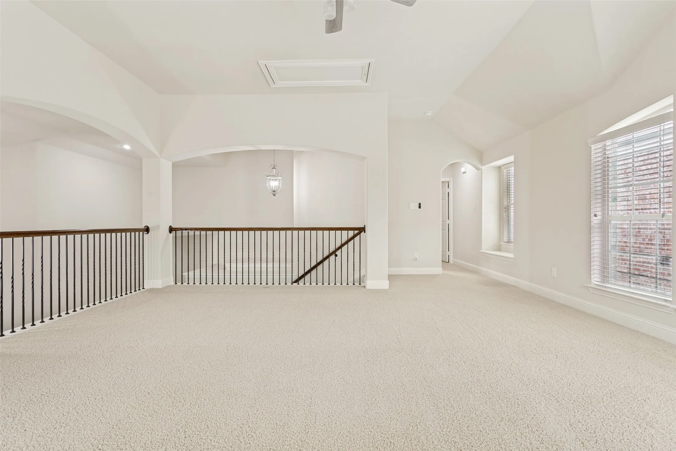 Single Family Residence For Sale in Dallas County , 5529 Dearborn Lane, Garland, Texas 75040, 3 Bedroom, 3 Bathroom, 2 Garage spaces, 2,772 Sqft, built in 2014, mls#21311142, Real Estate Agent in Garland, Homes For Sale in Dallas county, Homes For Sale in Garland, Realtor in Garland Texas, Real Estate Brokerage Independent Realty Texas, Luminita Cordes Realtor