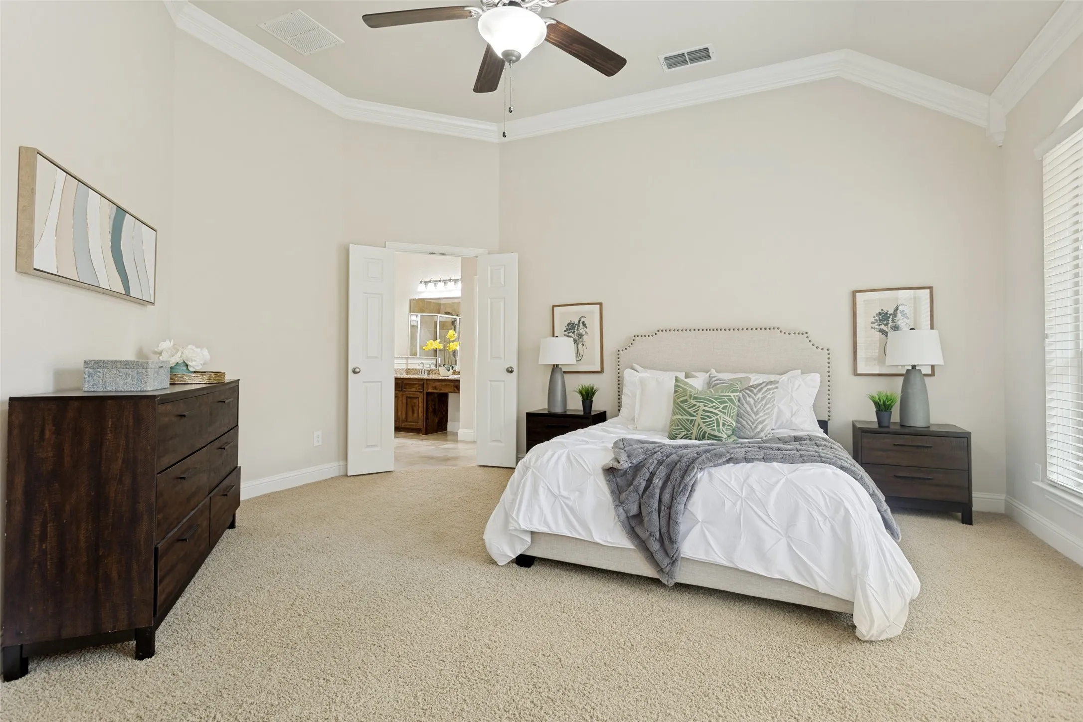 Single Family Residence For Sale in Dallas County , 5529 Dearborn Lane, Garland, Texas 75040, 3 Bedroom, 3 Bathroom, 2 Garage spaces, 2,772 Sqft, built in 2014, mls#21311142, Real Estate Agent in Garland, Homes For Sale in Dallas county, Homes For Sale in Garland, Realtor in Garland Texas, Real Estate Brokerage Independent Realty Texas, Luminita Cordes Realtor