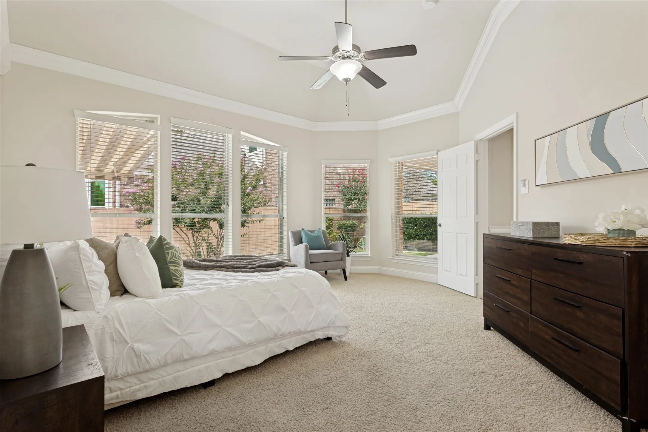 Single Family Residence For Sale in Dallas County , 5529 Dearborn Lane, Garland, Texas 75040, 3 Bedroom, 3 Bathroom, 2 Garage spaces, 2,772 Sqft, built in 2014, mls#21311142, Real Estate Agent in Garland, Homes For Sale in Dallas county, Homes For Sale in Garland, Realtor in Garland Texas, Real Estate Brokerage Independent Realty Texas, Luminita Cordes Realtor