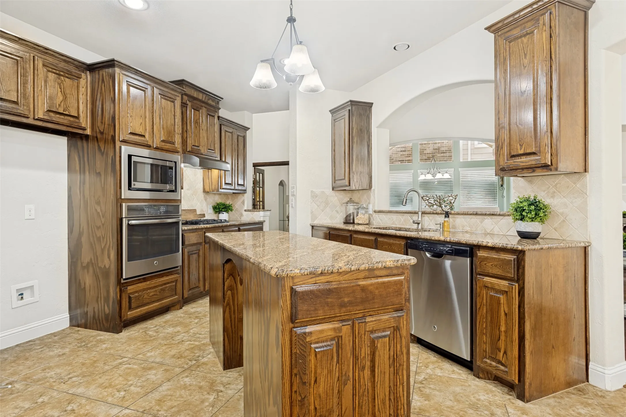 Single Family Residence For Sale in Dallas County , 5529 Dearborn Lane, Garland, Texas 75040, 3 Bedroom, 3 Bathroom, 2 Garage spaces, 2,772 Sqft, built in 2014, mls#21311142, Real Estate Agent in Garland, Homes For Sale in Dallas county, Homes For Sale in Garland, Realtor in Garland Texas, Real Estate Brokerage Independent Realty Texas, Luminita Cordes Realtor