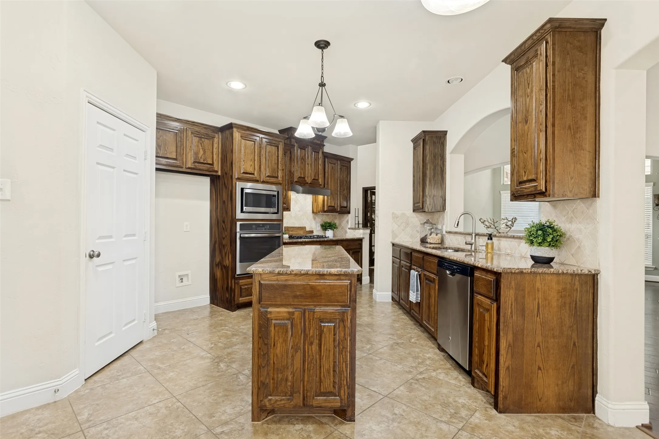 Single Family Residence For Sale in Dallas County , 5529 Dearborn Lane, Garland, Texas 75040, 3 Bedroom, 3 Bathroom, 2 Garage spaces, 2,772 Sqft, built in 2014, mls#21311142, Real Estate Agent in Garland, Homes For Sale in Dallas county, Homes For Sale in Garland, Realtor in Garland Texas, Real Estate Brokerage Independent Realty Texas, Luminita Cordes Realtor