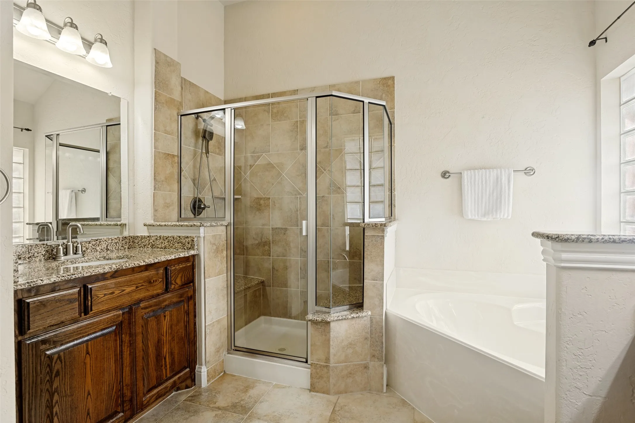 Single Family Residence For Sale in Dallas County , 5529 Dearborn Lane, Garland, Texas 75040, 3 Bedroom, 3 Bathroom, 2 Garage spaces, 2,772 Sqft, built in 2014, mls#21311142, Real Estate Agent in Garland, Homes For Sale in Dallas county, Homes For Sale in Garland, Realtor in Garland Texas, Real Estate Brokerage Independent Realty Texas, Luminita Cordes Realtor