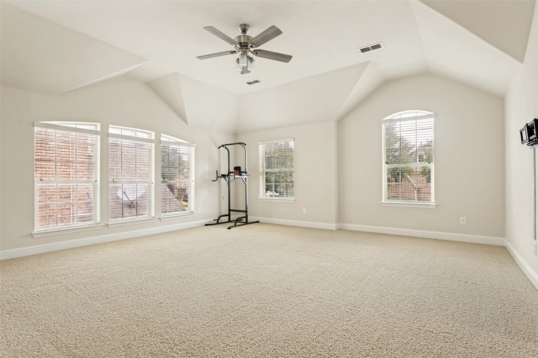 Single Family Residence For Sale in Dallas County , 5529 Dearborn Lane, Garland, Texas 75040, 3 Bedroom, 3 Bathroom, 2 Garage spaces, 2,772 Sqft, built in 2014, mls#21311142, Real Estate Agent in Garland, Homes For Sale in Dallas county, Homes For Sale in Garland, Realtor in Garland Texas, Real Estate Brokerage Independent Realty Texas, Luminita Cordes Realtor
