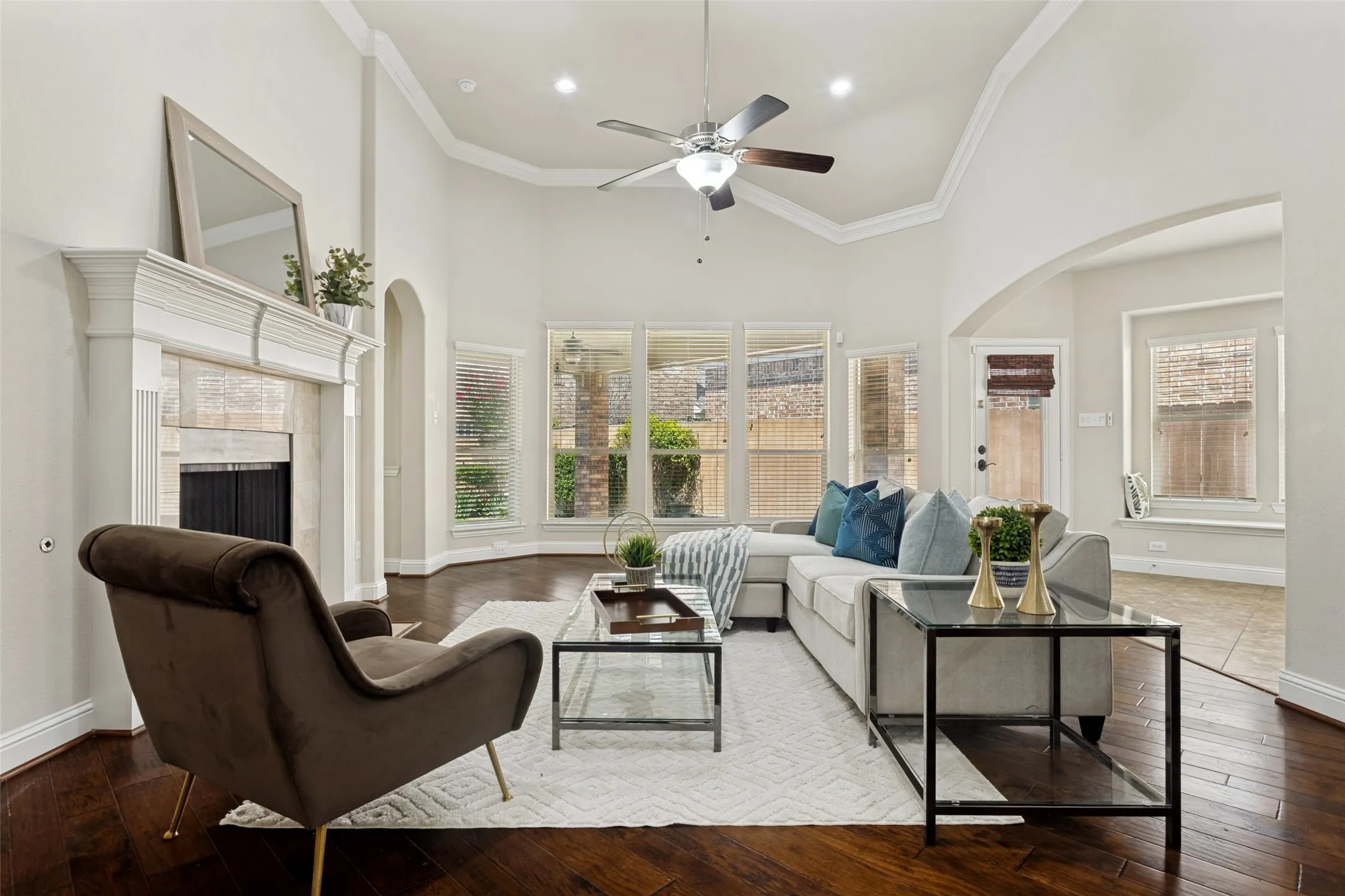 Single Family Residence For Sale in Dallas County , 5529 Dearborn Lane, Garland, Texas 75040, 3 Bedroom, 3 Bathroom, 2 Garage spaces, 2,772 Sqft, built in 2014, mls#21311142, Real Estate Agent in Garland, Homes For Sale in Dallas county, Homes For Sale in Garland, Realtor in Garland Texas, Real Estate Brokerage Independent Realty Texas, Luminita Cordes Realtor