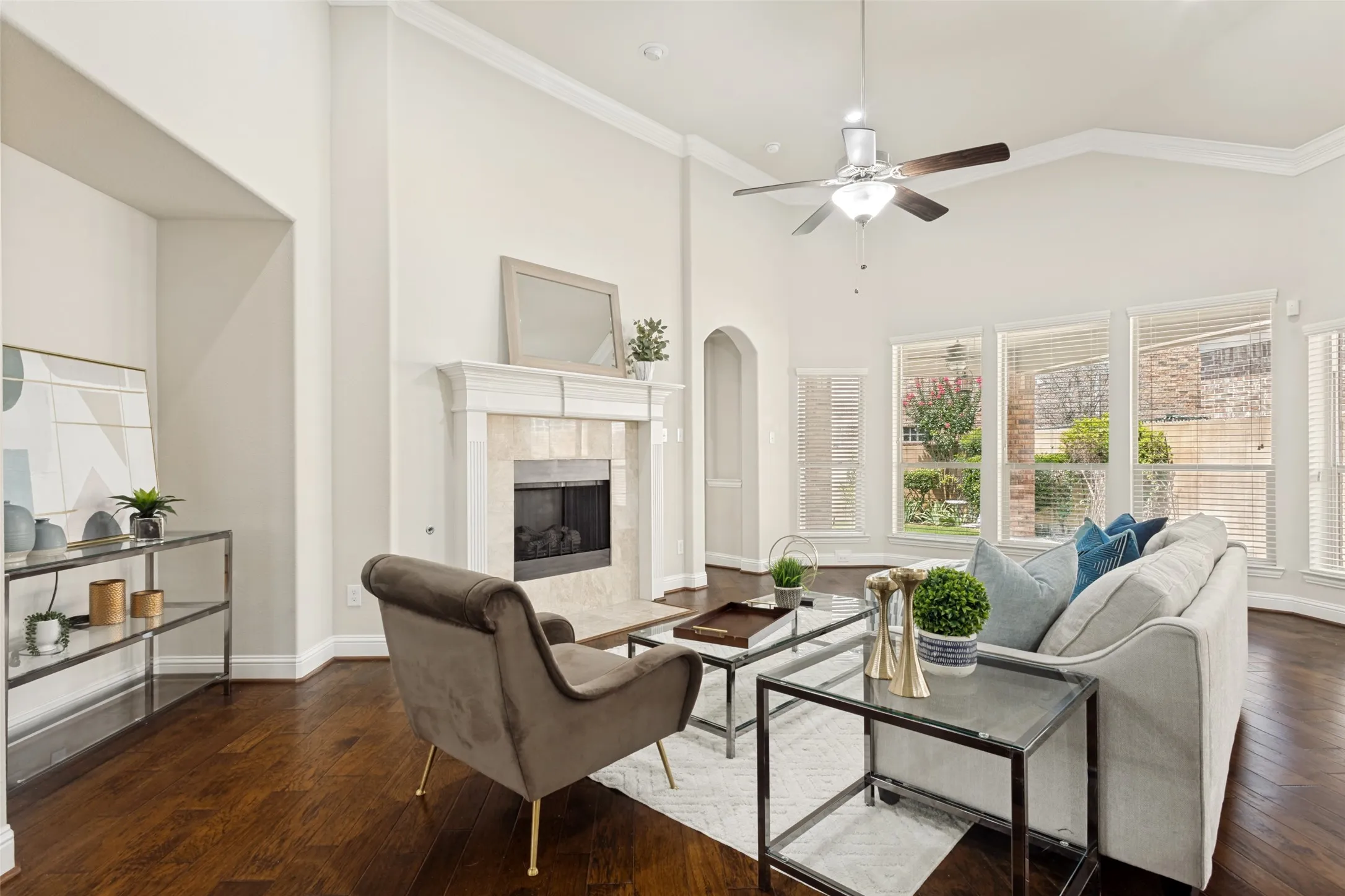 Single Family Residence For Sale in Dallas County , 5529 Dearborn Lane, Garland, Texas 75040, 3 Bedroom, 3 Bathroom, 2 Garage spaces, 2,772 Sqft, built in 2014, mls#21311142, Real Estate Agent in Garland, Homes For Sale in Dallas county, Homes For Sale in Garland, Realtor in Garland Texas, Real Estate Brokerage Independent Realty Texas, Luminita Cordes Realtor