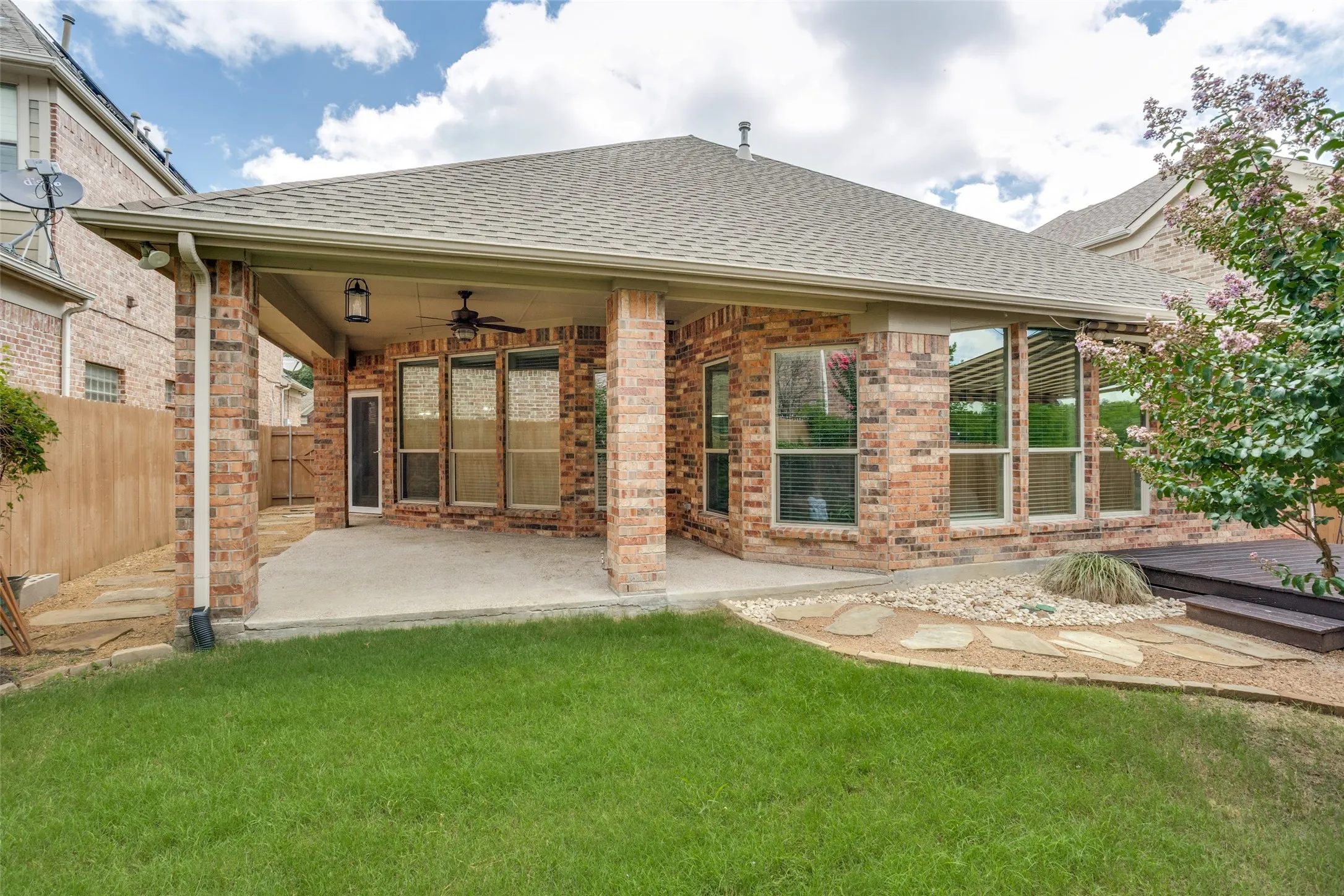 Single Family Residence For Sale in Dallas County , 5529 Dearborn Lane, Garland, Texas 75040, 3 Bedroom, 3 Bathroom, 2 Garage spaces, 2,772 Sqft, built in 2014, mls#21311142, Real Estate Agent in Garland, Homes For Sale in Dallas county, Homes For Sale in Garland, Realtor in Garland Texas, Real Estate Brokerage Independent Realty Texas, Luminita Cordes Realtor