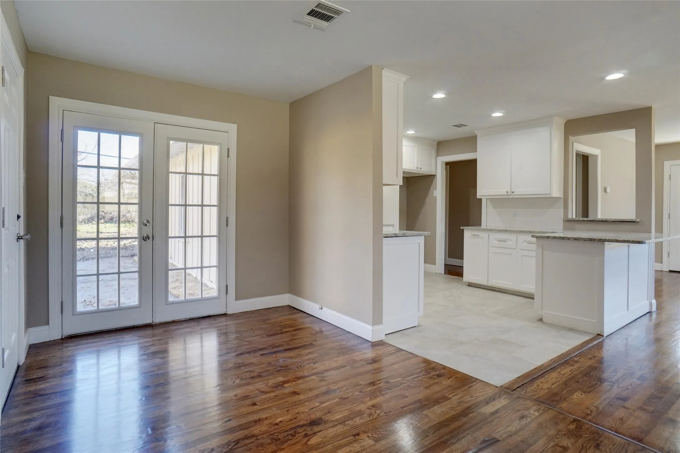 Single Family Residence For Sale in Tarrant County , 4657 Selkirk Drive, Fort Worth, Texas 76109, 3 Bedroom, 2 Bathroom, 2 Garage spaces, 1,504 Sqft, built in 1952, mls#21317003, Real Estate Agent in Fort Worth, Homes For Sale in Tarrant county, Homes For Sale in Fort Worth, Realtor in Fort Worth Texas, Real Estate Brokerage Independent Realty Texas, Luminita Cordes Realtor