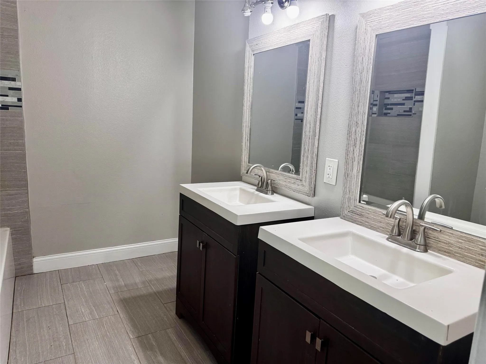 Single Family Residence For Sale in Tarrant County , 4657 Selkirk Drive, Fort Worth, Texas 76109, 3 Bedroom, 2 Bathroom, 2 Garage spaces, 1,504 Sqft, built in 1952, mls#21317003, Real Estate Agent in Fort Worth, Homes For Sale in Tarrant county, Homes For Sale in Fort Worth, Realtor in Fort Worth Texas, Real Estate Brokerage Independent Realty Texas, Luminita Cordes Realtor