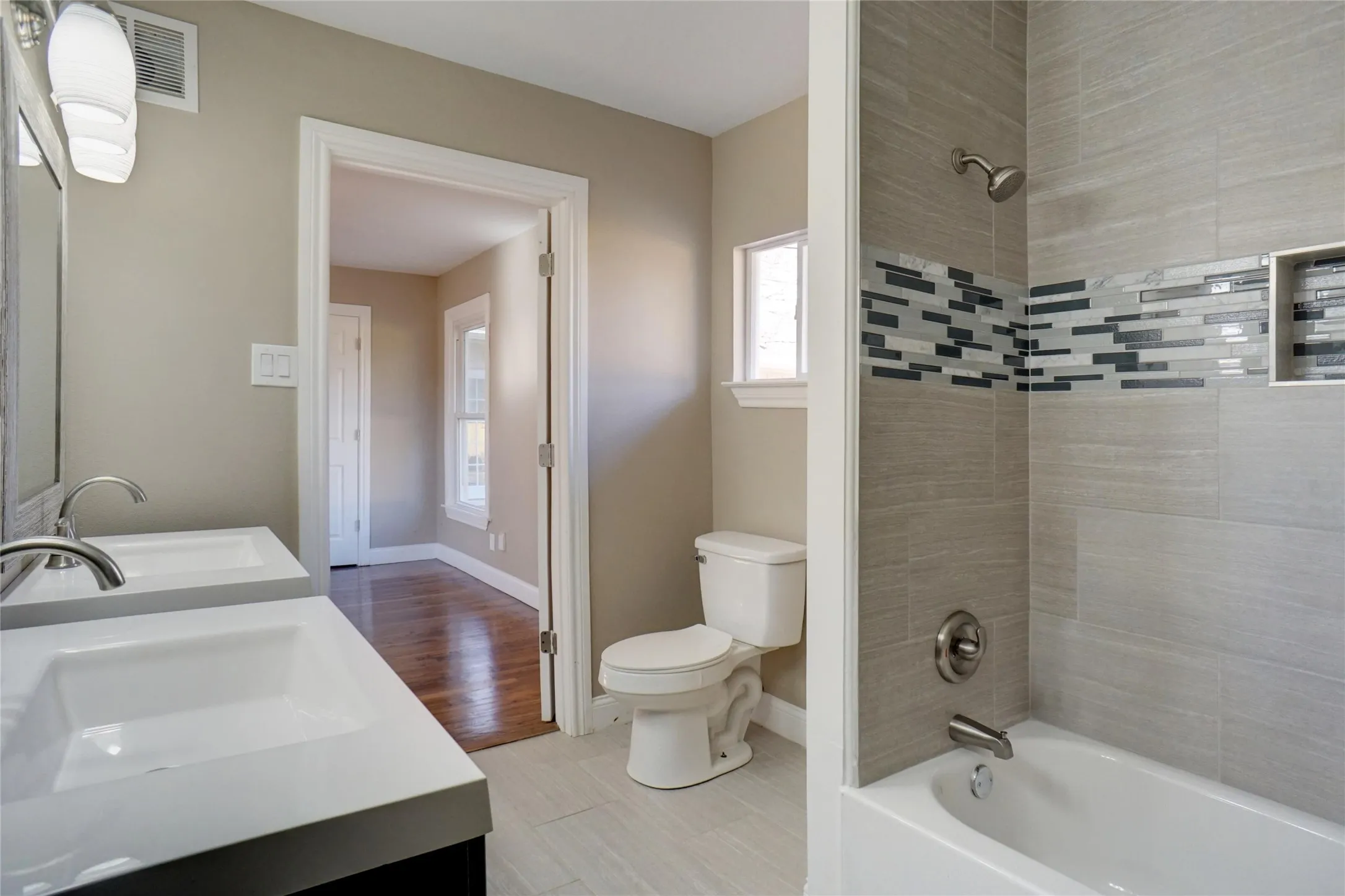 Single Family Residence For Sale in Tarrant County , 4657 Selkirk Drive, Fort Worth, Texas 76109, 3 Bedroom, 2 Bathroom, 2 Garage spaces, 1,504 Sqft, built in 1952, mls#21317003, Real Estate Agent in Fort Worth, Homes For Sale in Tarrant county, Homes For Sale in Fort Worth, Realtor in Fort Worth Texas, Real Estate Brokerage Independent Realty Texas, Luminita Cordes Realtor
