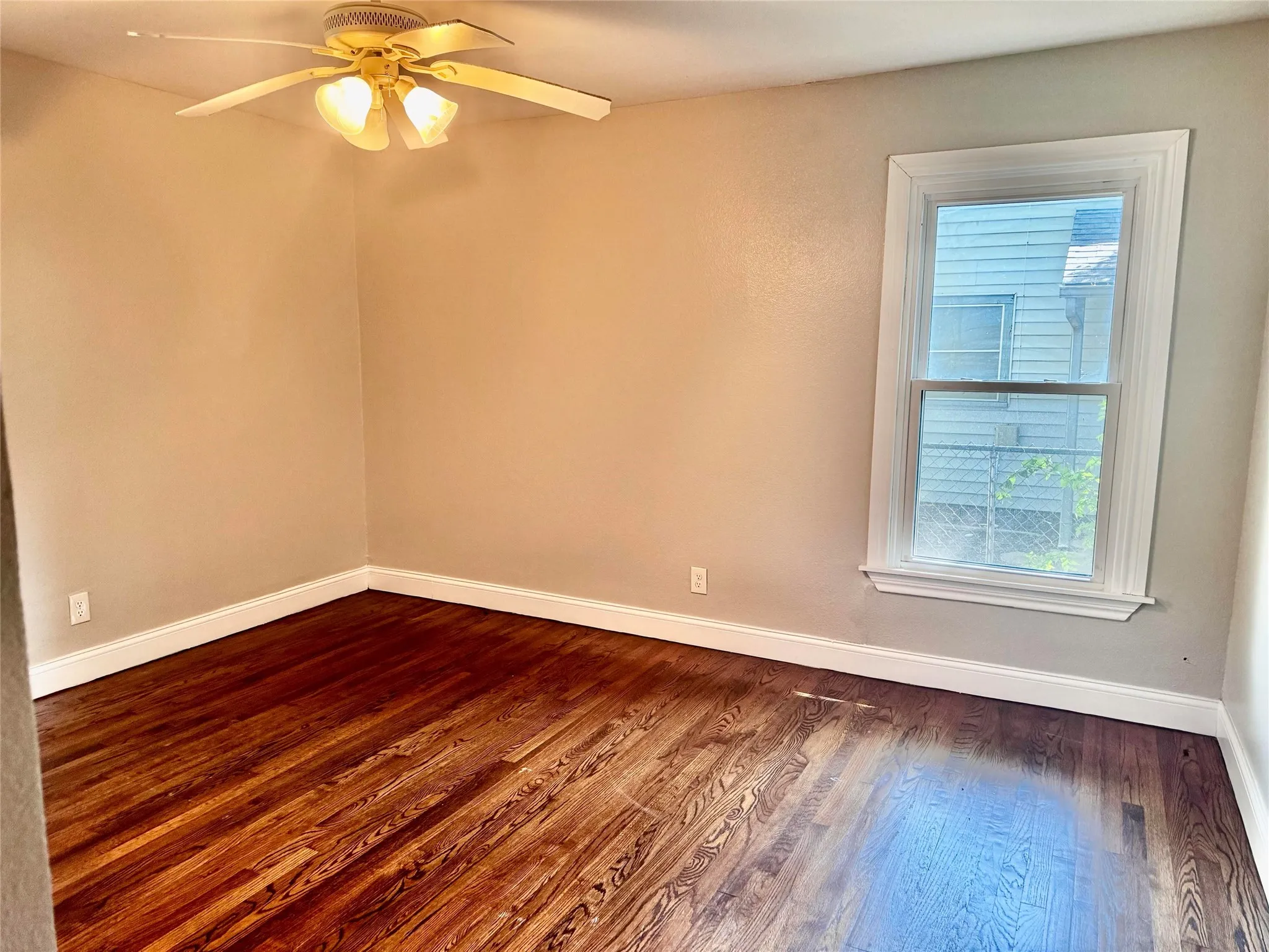 Single Family Residence For Sale in Tarrant County , 4657 Selkirk Drive, Fort Worth, Texas 76109, 3 Bedroom, 2 Bathroom, 2 Garage spaces, 1,504 Sqft, built in 1952, mls#21317003, Real Estate Agent in Fort Worth, Homes For Sale in Tarrant county, Homes For Sale in Fort Worth, Realtor in Fort Worth Texas, Real Estate Brokerage Independent Realty Texas, Luminita Cordes Realtor
