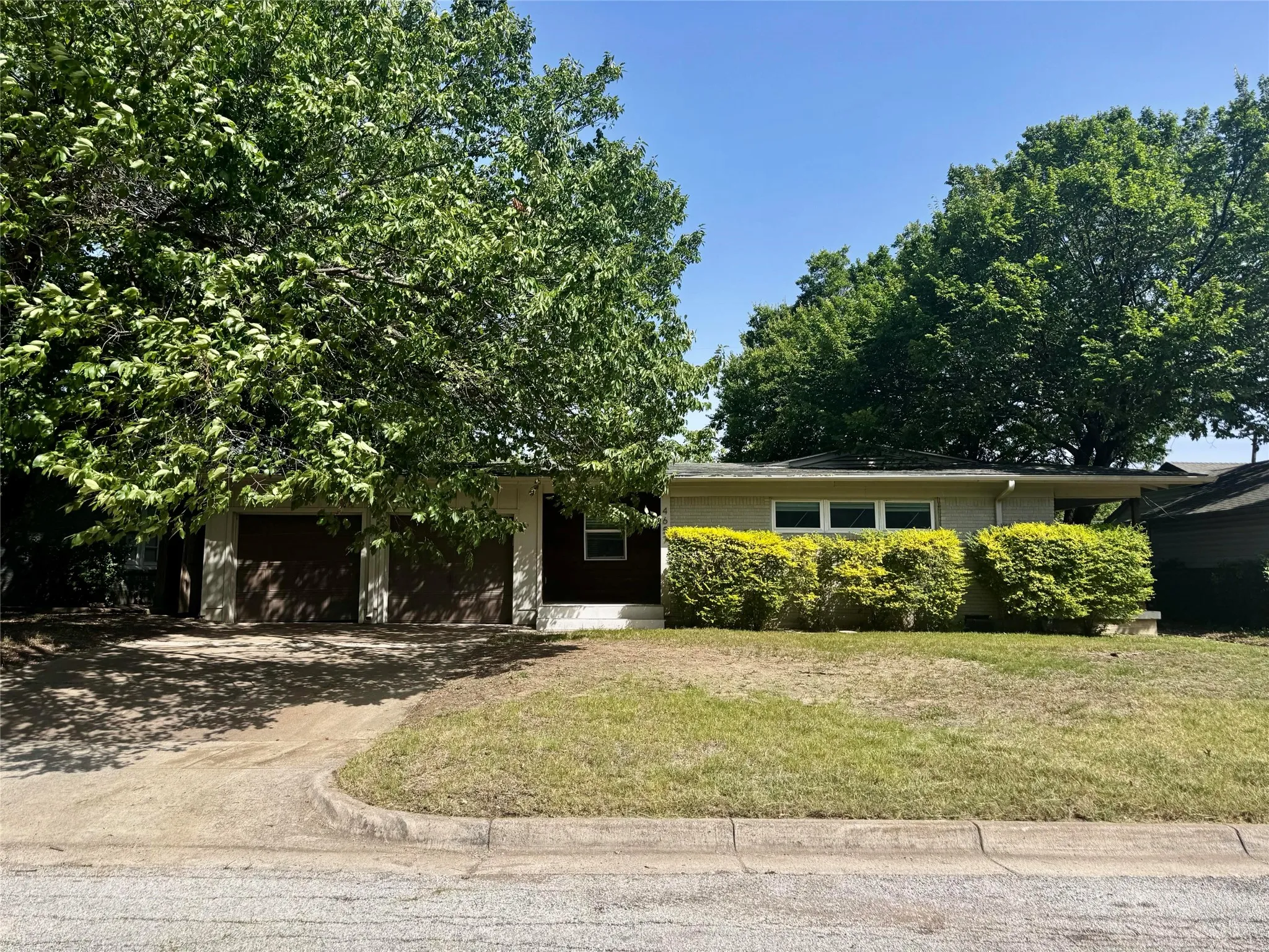 Single Family Residence For Sale in Tarrant County , 4657 Selkirk Drive, Fort Worth, Texas 76109, 3 Bedroom, 2 Bathroom, 2 Garage spaces, 1,504 Sqft, built in 1952, mls#21317003, Real Estate Agent in Fort Worth, Homes For Sale in Tarrant county, Homes For Sale in Fort Worth, Realtor in Fort Worth Texas, Real Estate Brokerage Independent Realty Texas, Luminita Cordes Realtor