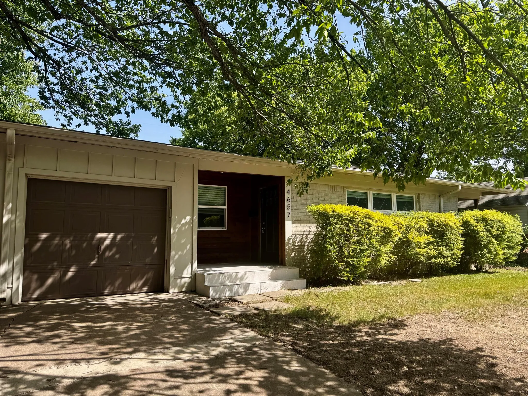 Single Family Residence For Sale in Tarrant County , 4657 Selkirk Drive, Fort Worth, Texas 76109, 3 Bedroom, 2 Bathroom, 2 Garage spaces, 1,504 Sqft, built in 1952, mls#21317003, Real Estate Agent in Fort Worth, Homes For Sale in Tarrant county, Homes For Sale in Fort Worth, Realtor in Fort Worth Texas, Real Estate Brokerage Independent Realty Texas, Luminita Cordes Realtor