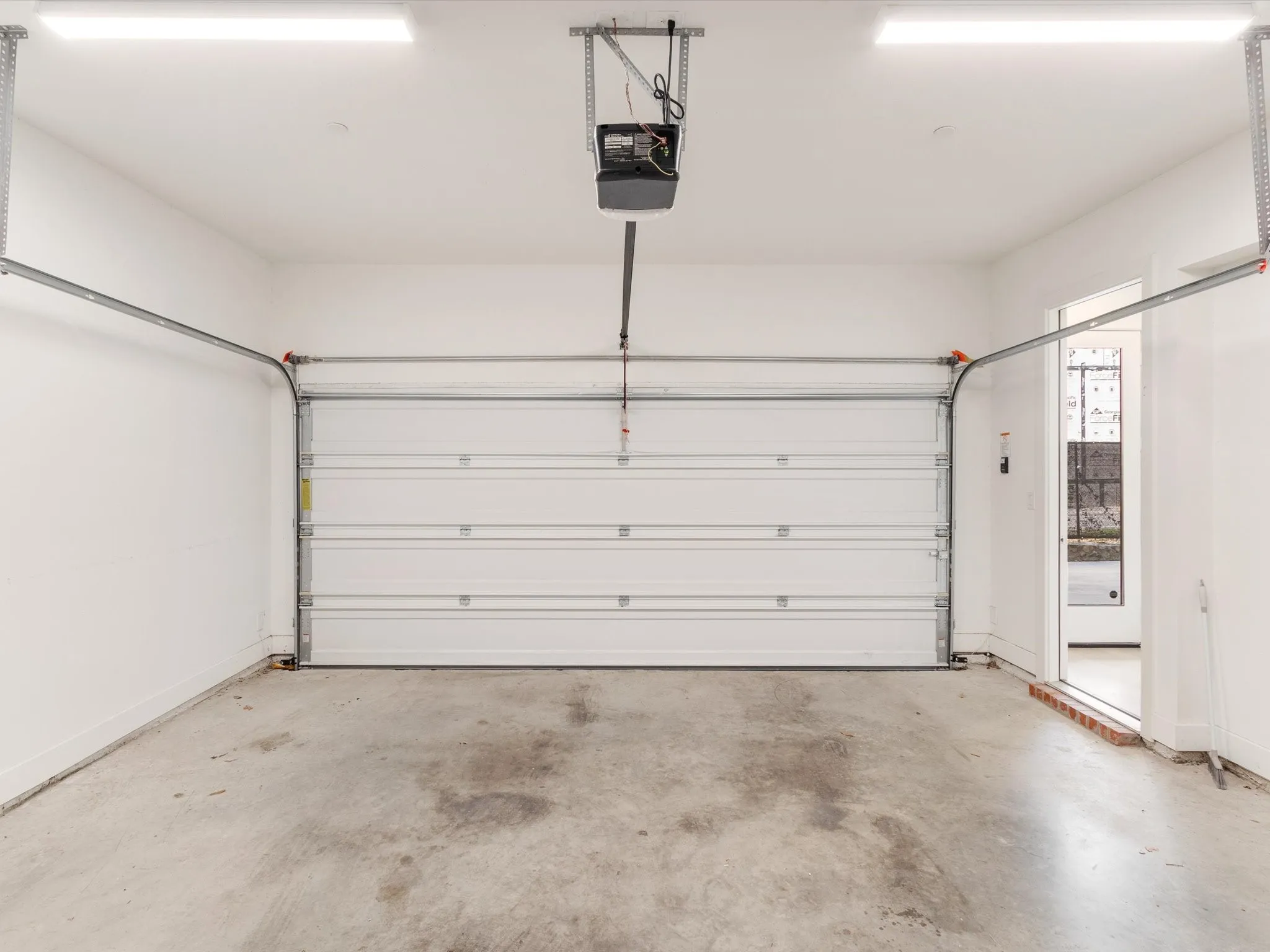 Townhouse For Rent in Dallas County , 5605 Bryan Parkway 104, Dallas, Texas 75206, 2 Bedrooms, 3 Bathrooms, 2 Garage spaces, 1,500 Sqft, built in 2019, Price $3,250, mls#21317014, Real Estate Agent in Dallas, Homes For Rent in Dallas county, Homes For Rent in Dallas, Realtor in Dallas Texas, Real Estate Brokerage Independent Realty Texas, Luminita Cordes Realtor