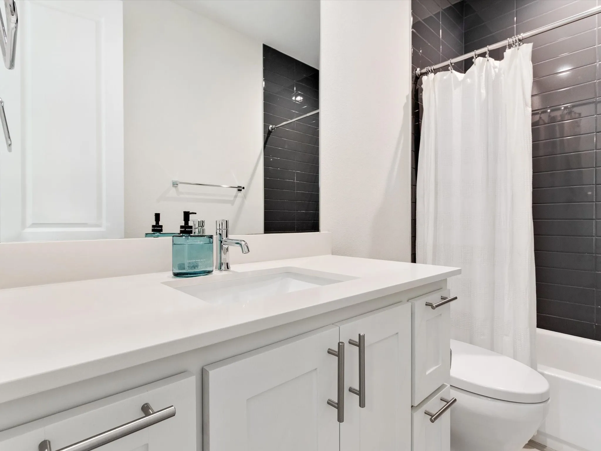Townhouse For Rent in Dallas County , 5605 Bryan Parkway 104, Dallas, Texas 75206, 2 Bedrooms, 3 Bathrooms, 2 Garage spaces, 1,500 Sqft, built in 2019, Price $3,250, mls#21317014, Real Estate Agent in Dallas, Homes For Rent in Dallas county, Homes For Rent in Dallas, Realtor in Dallas Texas, Real Estate Brokerage Independent Realty Texas, Luminita Cordes Realtor