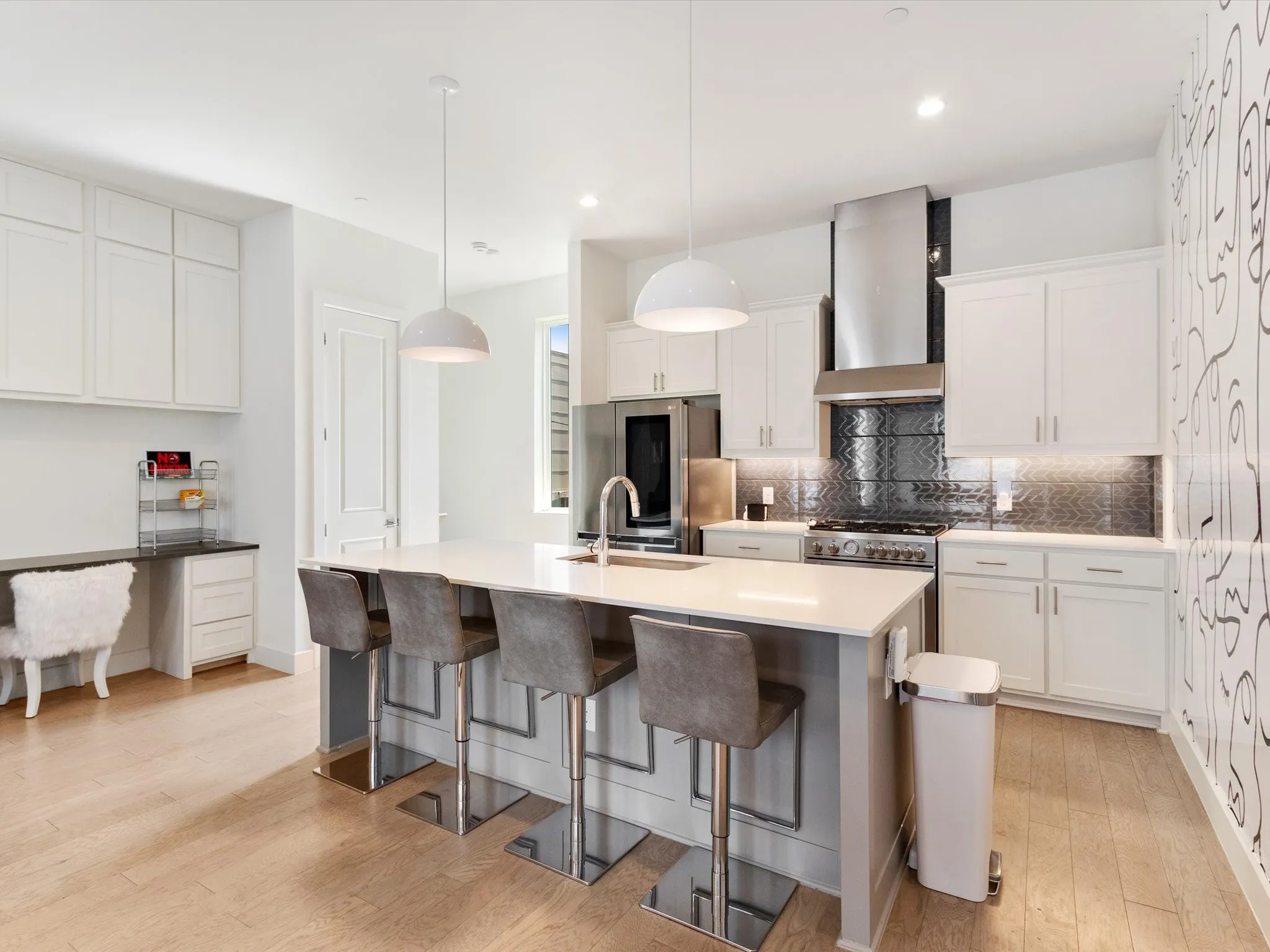 Townhouse For Rent in Dallas County , 5605 Bryan Parkway 104, Dallas, Texas 75206, 2 Bedrooms, 3 Bathrooms, 2 Garage spaces, 1,500 Sqft, built in 2019, Price $3,250, mls#21317014, Real Estate Agent in Dallas, Homes For Rent in Dallas county, Homes For Rent in Dallas, Realtor in Dallas Texas, Real Estate Brokerage Independent Realty Texas, Luminita Cordes Realtor