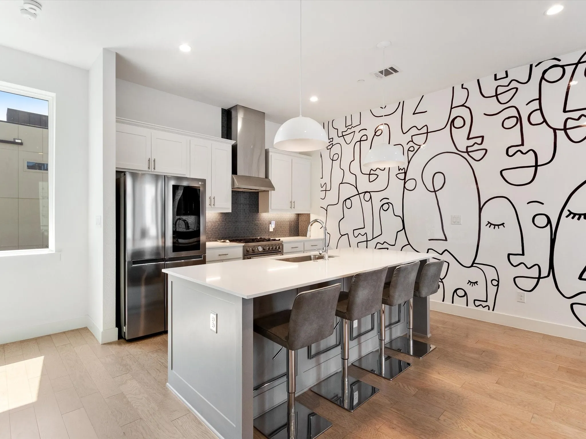 Townhouse For Rent in Dallas County , 5605 Bryan Parkway 104, Dallas, Texas 75206, 2 Bedrooms, 3 Bathrooms, 2 Garage spaces, 1,500 Sqft, built in 2019, Price $3,250, mls#21317014, Real Estate Agent in Dallas, Homes For Rent in Dallas county, Homes For Rent in Dallas, Realtor in Dallas Texas, Real Estate Brokerage Independent Realty Texas, Luminita Cordes Realtor