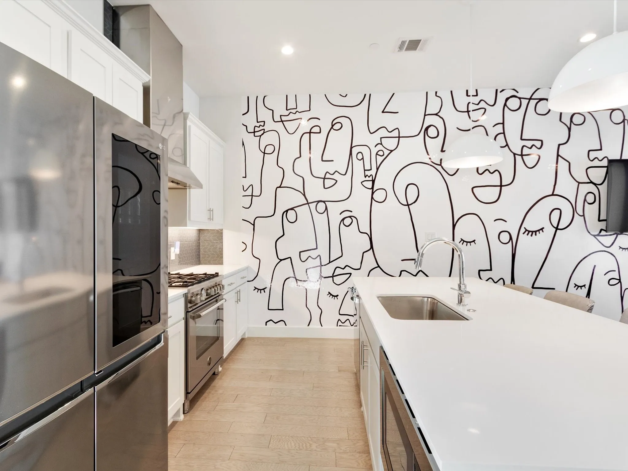 Townhouse For Rent in Dallas County , 5605 Bryan Parkway 104, Dallas, Texas 75206, 2 Bedrooms, 3 Bathrooms, 2 Garage spaces, 1,500 Sqft, built in 2019, Price $3,250, mls#21317014, Real Estate Agent in Dallas, Homes For Rent in Dallas county, Homes For Rent in Dallas, Realtor in Dallas Texas, Real Estate Brokerage Independent Realty Texas, Luminita Cordes Realtor