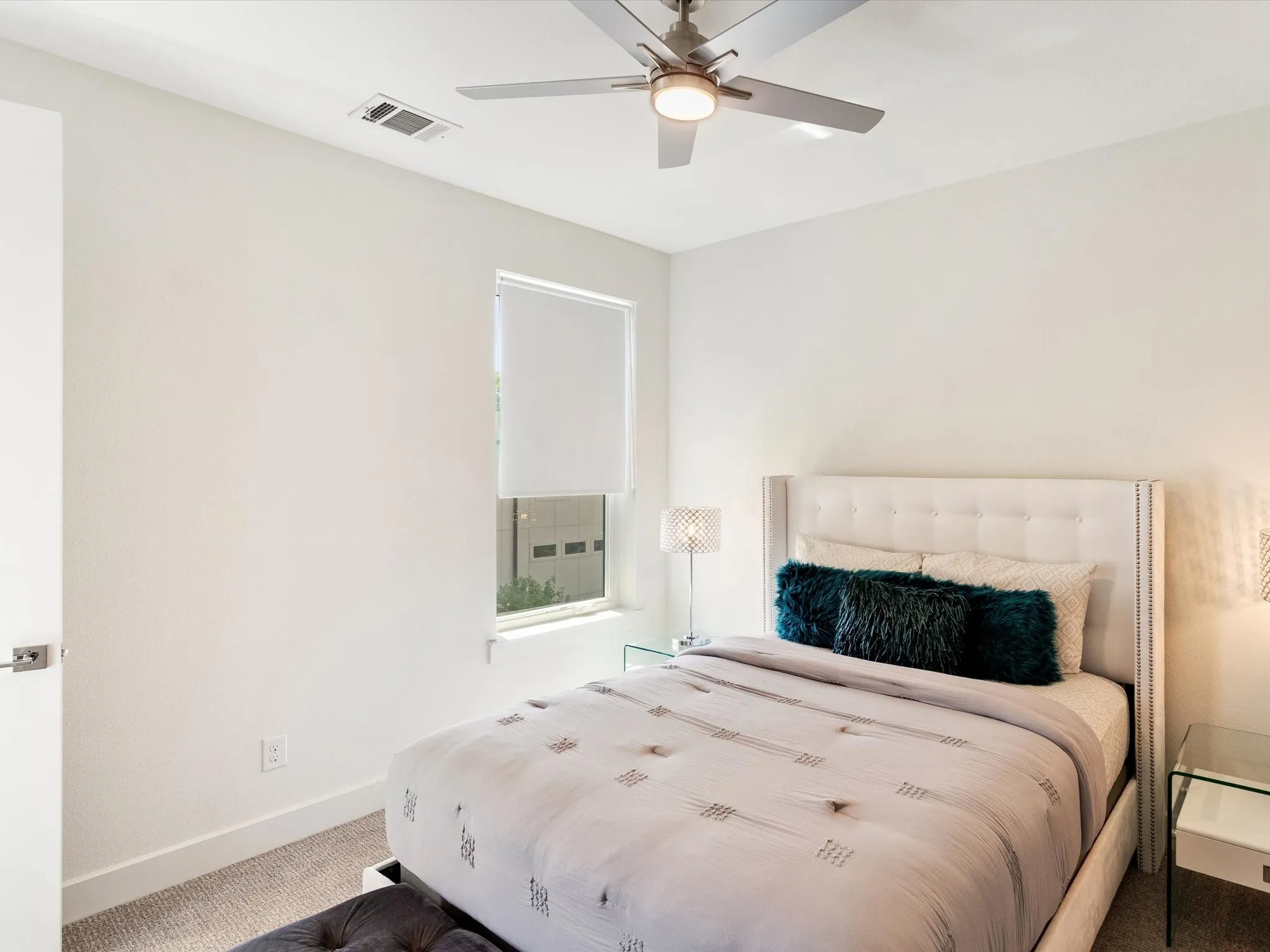 Townhouse For Rent in Dallas County , 5605 Bryan Parkway 104, Dallas, Texas 75206, 2 Bedrooms, 3 Bathrooms, 2 Garage spaces, 1,500 Sqft, built in 2019, Price $3,250, mls#21317014, Real Estate Agent in Dallas, Homes For Rent in Dallas county, Homes For Rent in Dallas, Realtor in Dallas Texas, Real Estate Brokerage Independent Realty Texas, Luminita Cordes Realtor