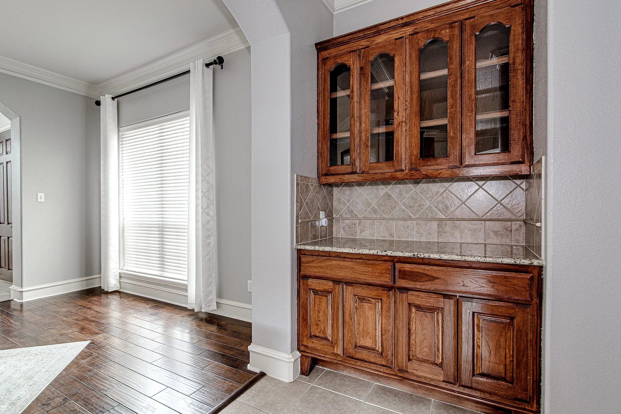 Single Family Residence For Rent in Tarrant County , 828 Thomas Crossing Drive, Fort Worth, Texas 76028, 4 Bedroom, 4 Bathroom, 3 Garage spaces, 4,287 Sqft, built in 2004, Price $4,000, mls#21317019, Real Estate Agent in Fort Worth, Homes For Rent in Tarrant county, Homes For Rent in Fort Worth, Realtor in Fort Worth Texas, Real Estate Brokerage Independent Realty Texas, Luminita Cordes Realtor