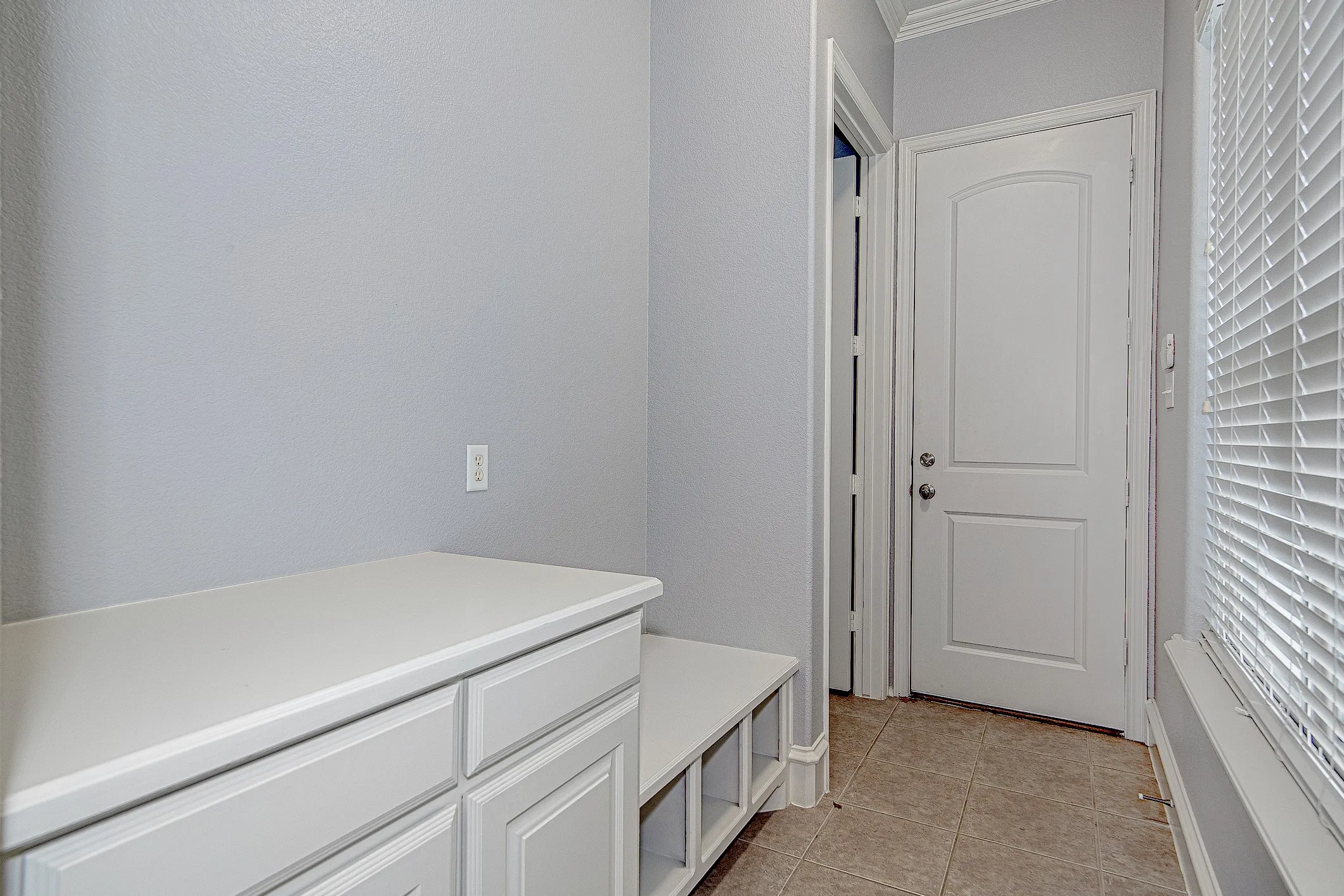 Single Family Residence For Rent in Tarrant County , 828 Thomas Crossing Drive, Fort Worth, Texas 76028, 4 Bedroom, 4 Bathroom, 3 Garage spaces, 4,287 Sqft, built in 2004, Price $4,000, mls#21317019, Real Estate Agent in Fort Worth, Homes For Rent in Tarrant county, Homes For Rent in Fort Worth, Realtor in Fort Worth Texas, Real Estate Brokerage Independent Realty Texas, Luminita Cordes Realtor