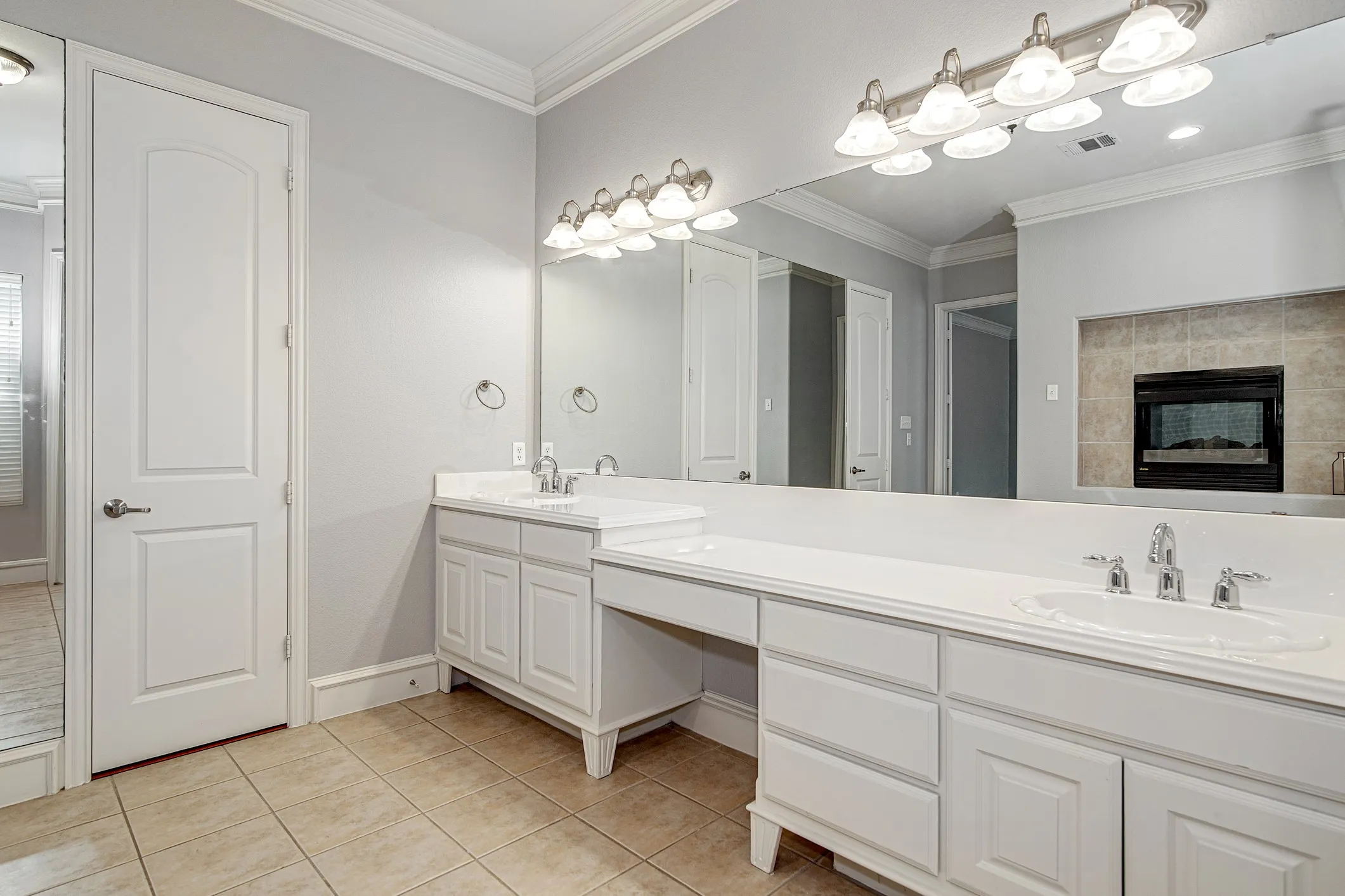Single Family Residence For Rent in Tarrant County , 828 Thomas Crossing Drive, Fort Worth, Texas 76028, 4 Bedroom, 4 Bathroom, 3 Garage spaces, 4,287 Sqft, built in 2004, Price $4,000, mls#21317019, Real Estate Agent in Fort Worth, Homes For Rent in Tarrant county, Homes For Rent in Fort Worth, Realtor in Fort Worth Texas, Real Estate Brokerage Independent Realty Texas, Luminita Cordes Realtor